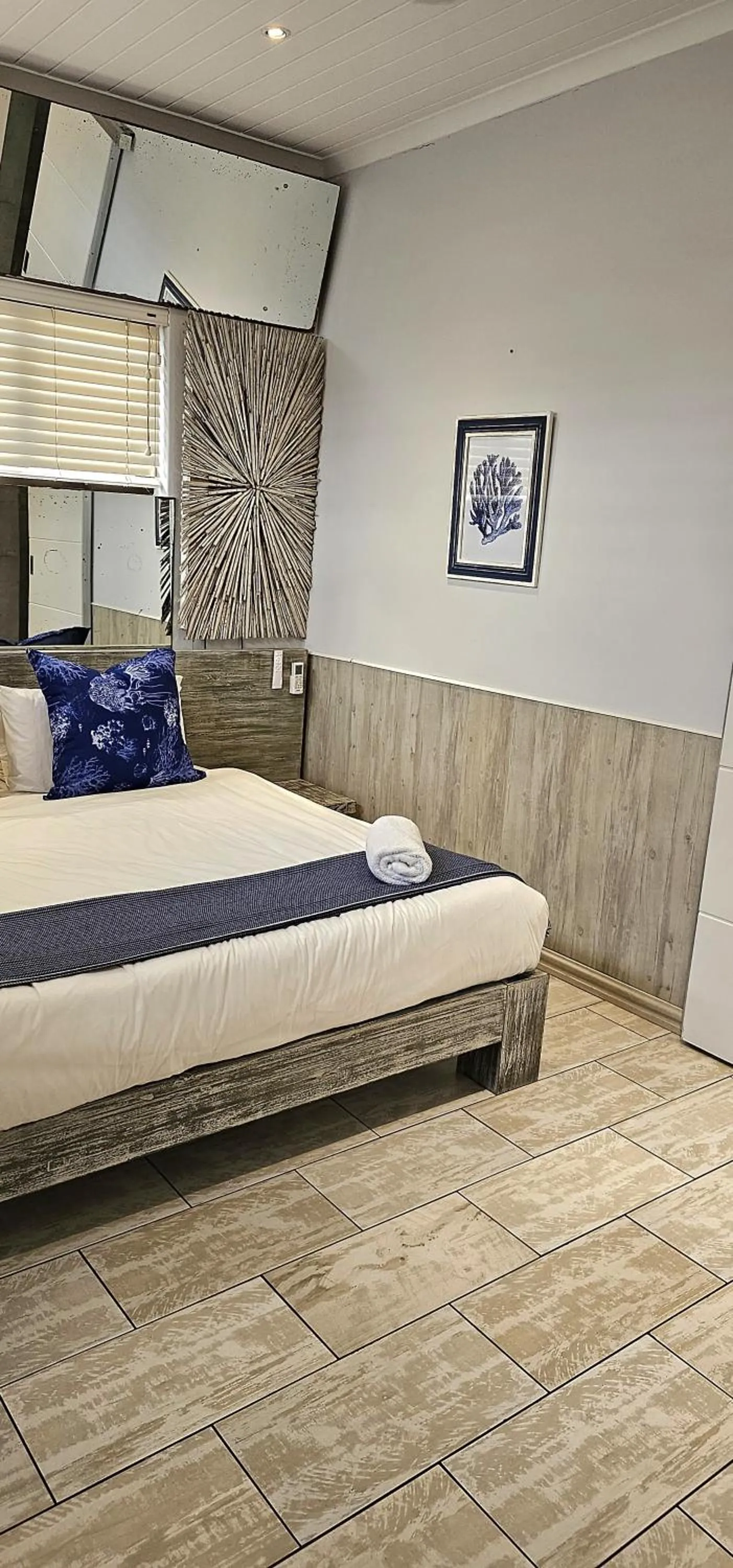 Bedroom, Bed in 10 Coral Cove Beach Lodge