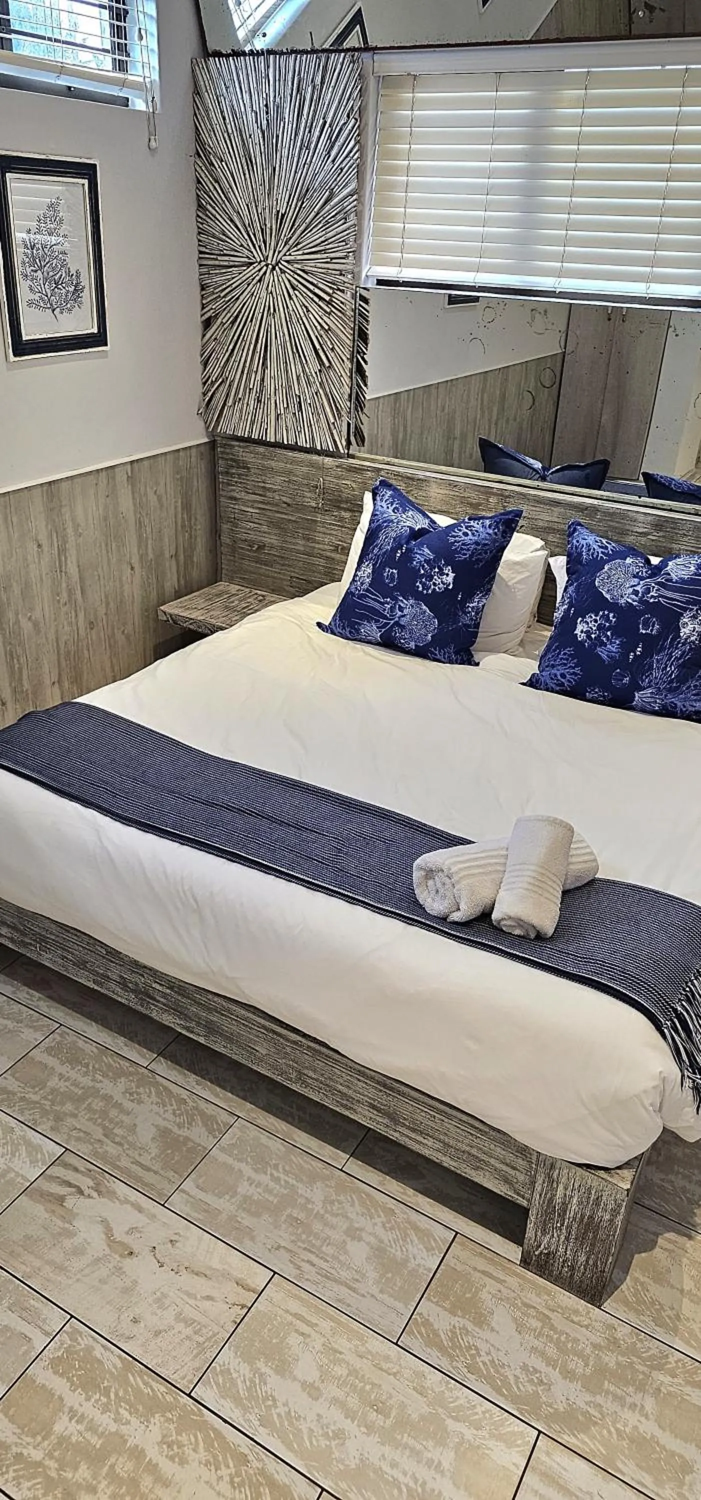Bedroom, Bed in 10 Coral Cove Beach Lodge