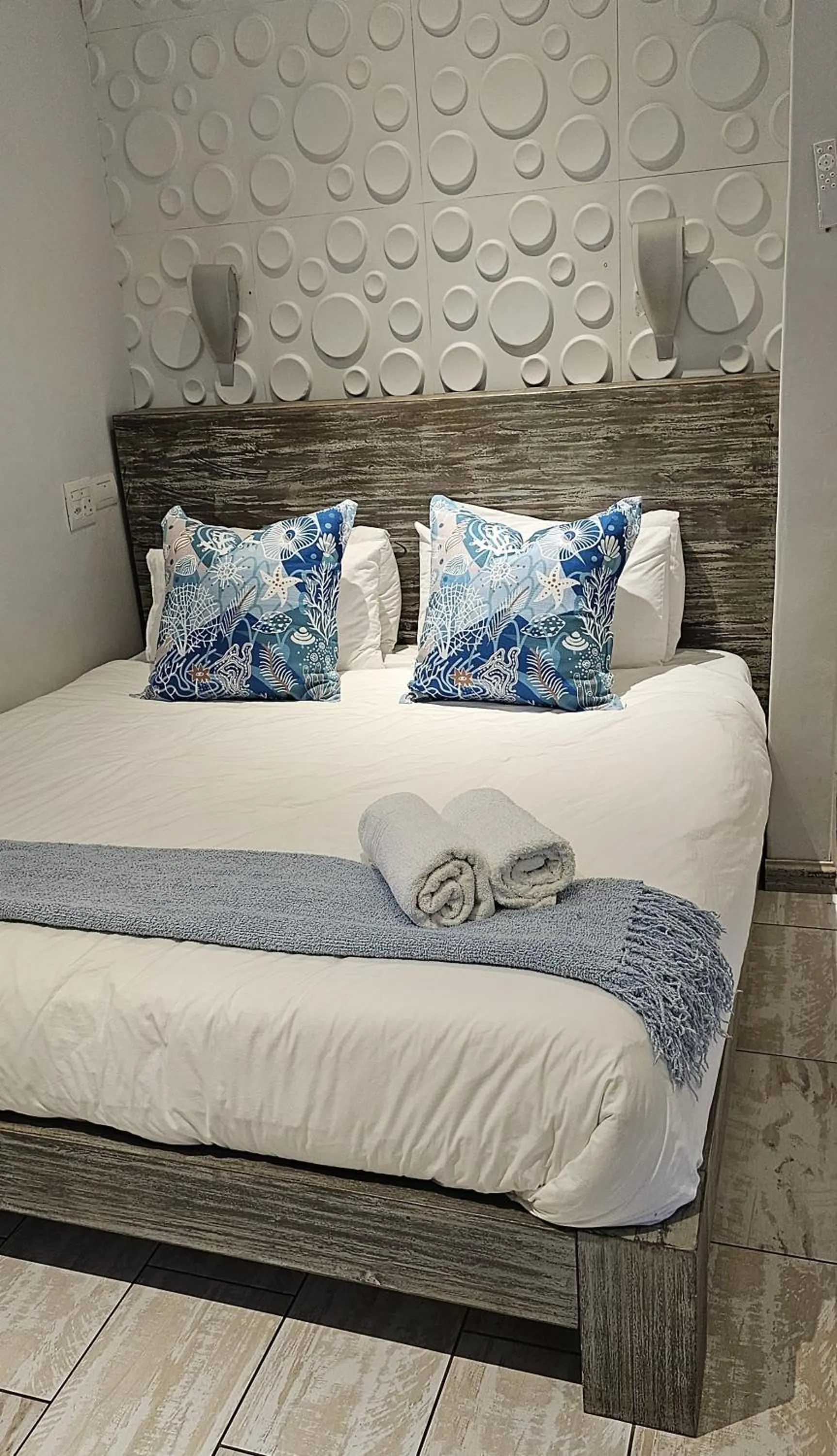 Bed in 10 Coral Cove Beach Lodge