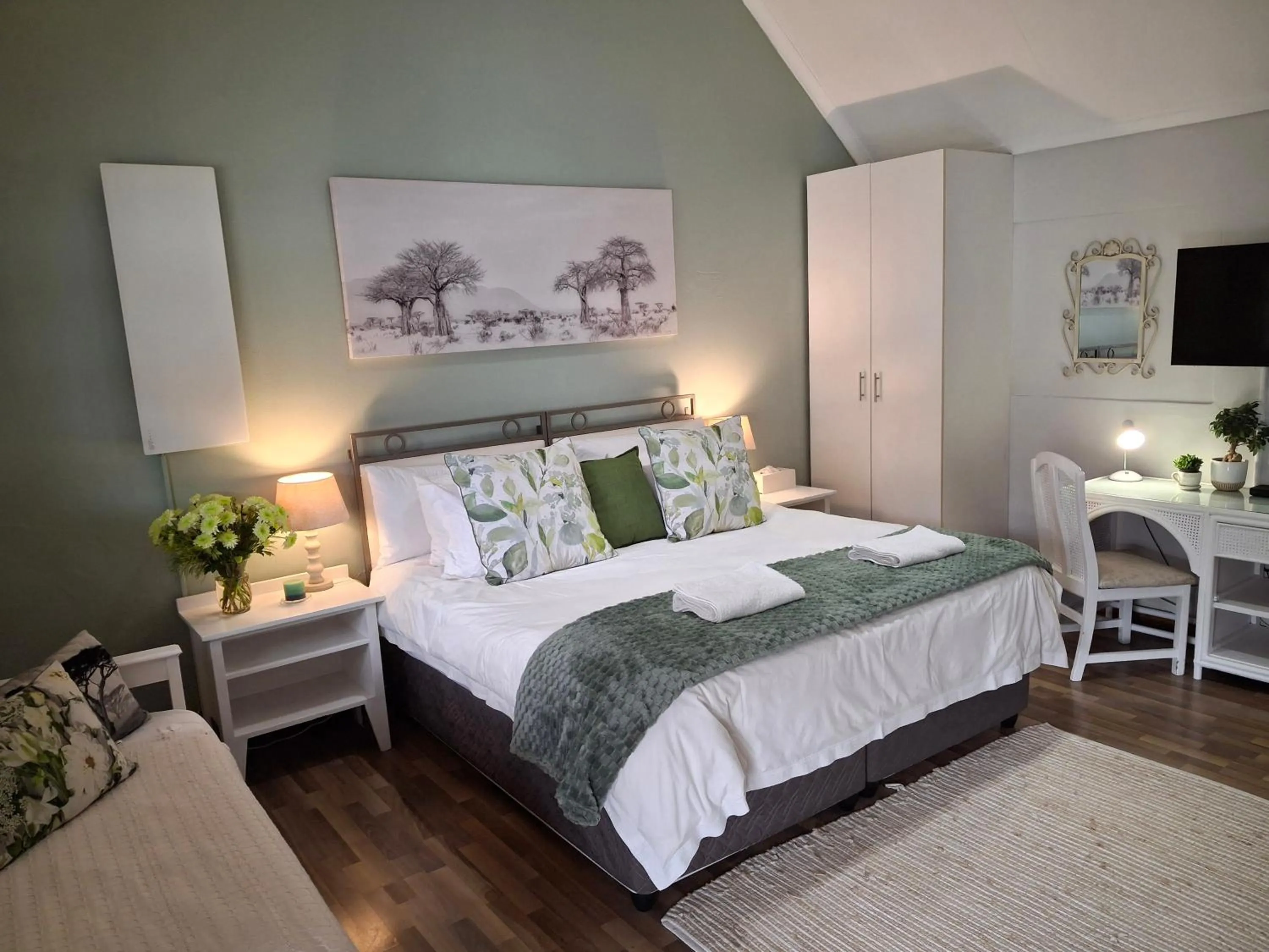 Bedroom, Bed in Apartment 7 On Oakleigh