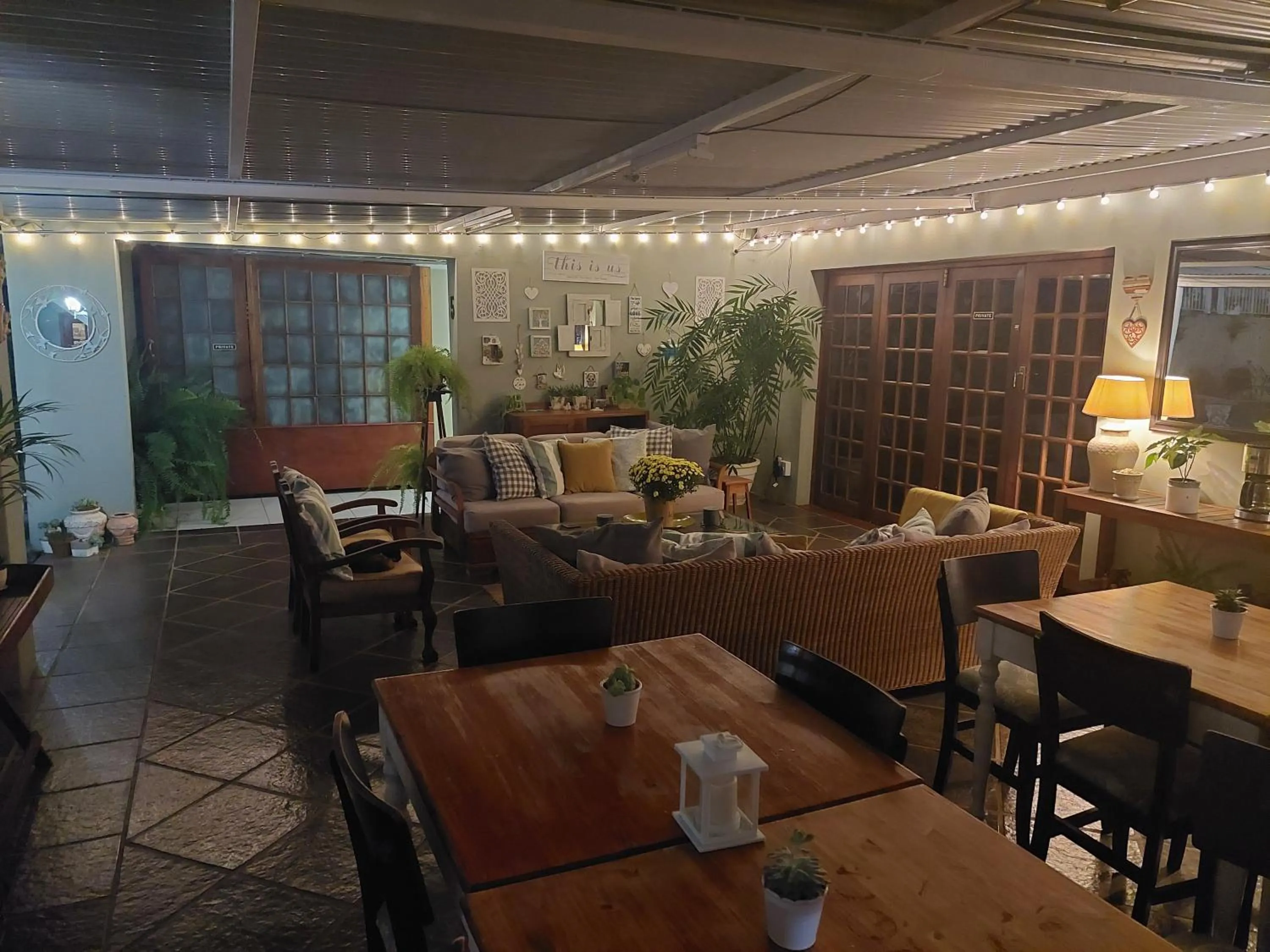 Restaurant/places to eat in Apartment 7 On Oakleigh