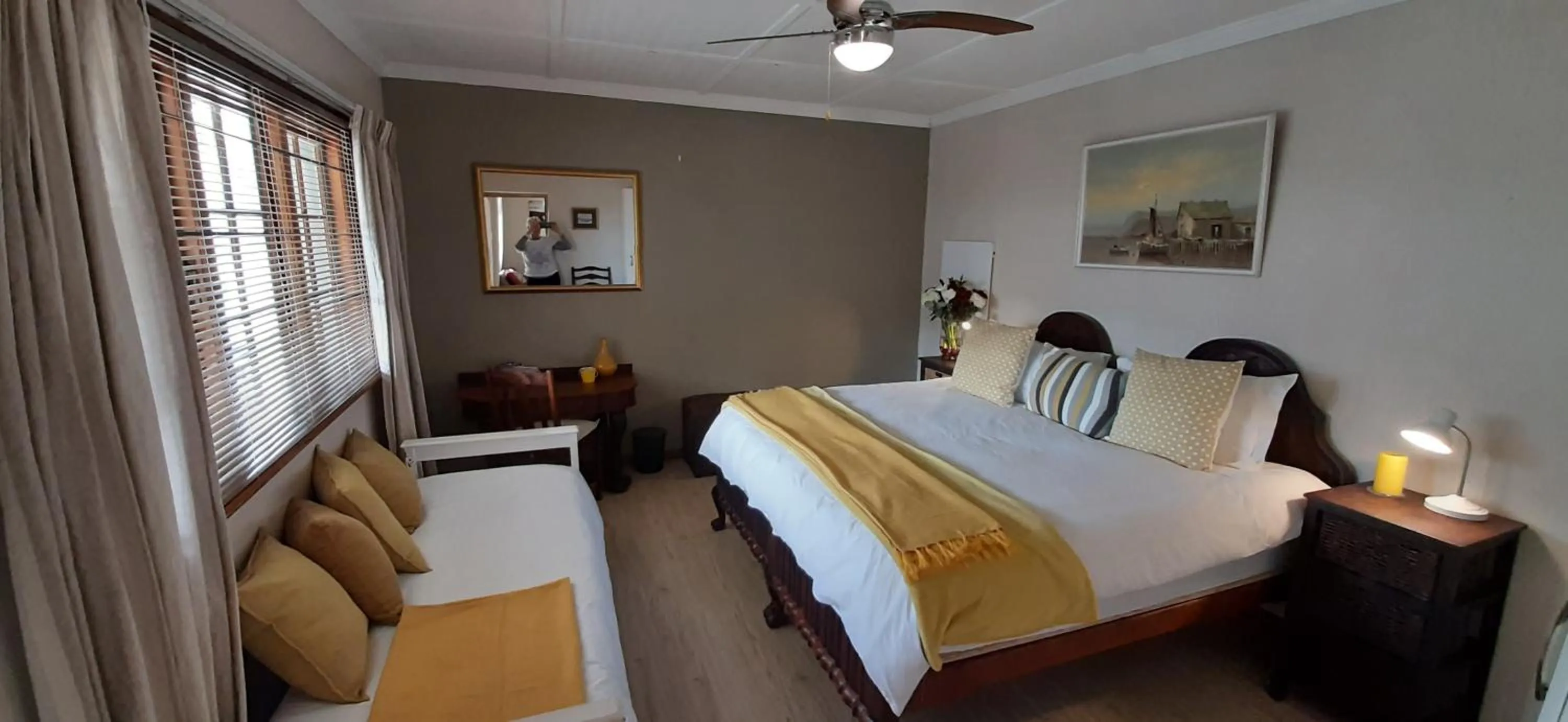 Bedroom, Bed in Apartment 7 On Oakleigh