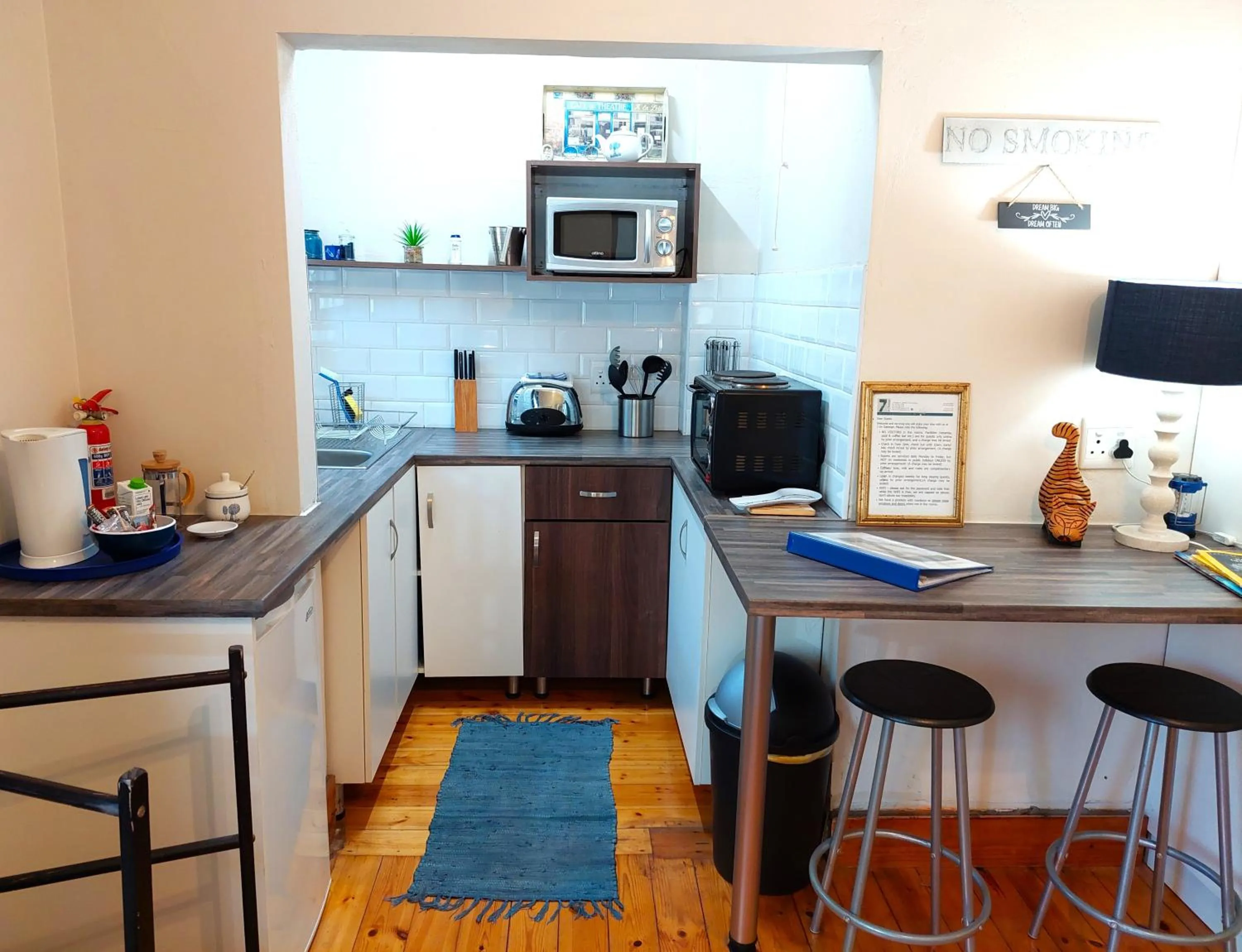 Kitchen or kitchenette in Apartment 7 On Oakleigh