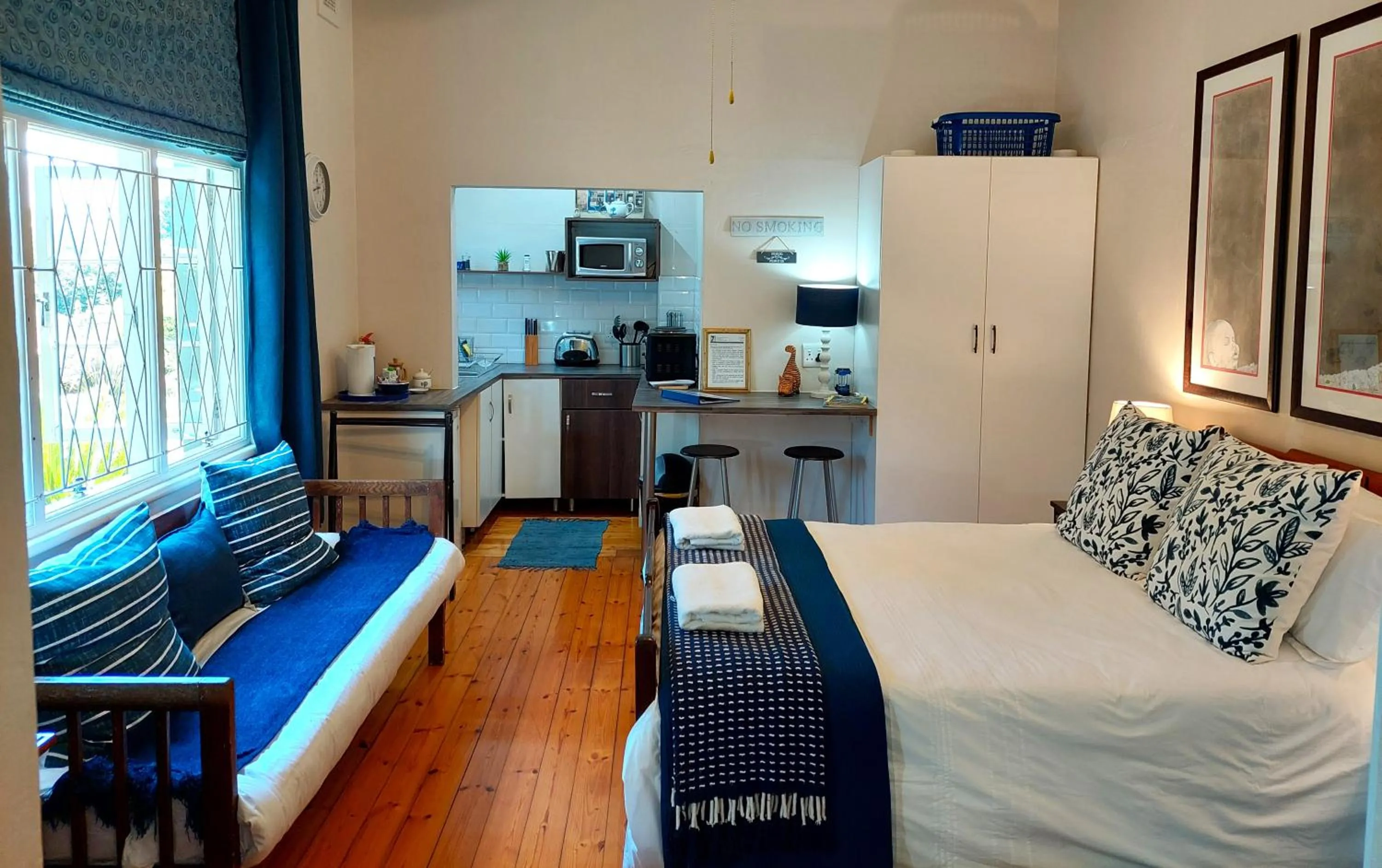 Photo of the whole room, Bed in Apartment 7 On Oakleigh