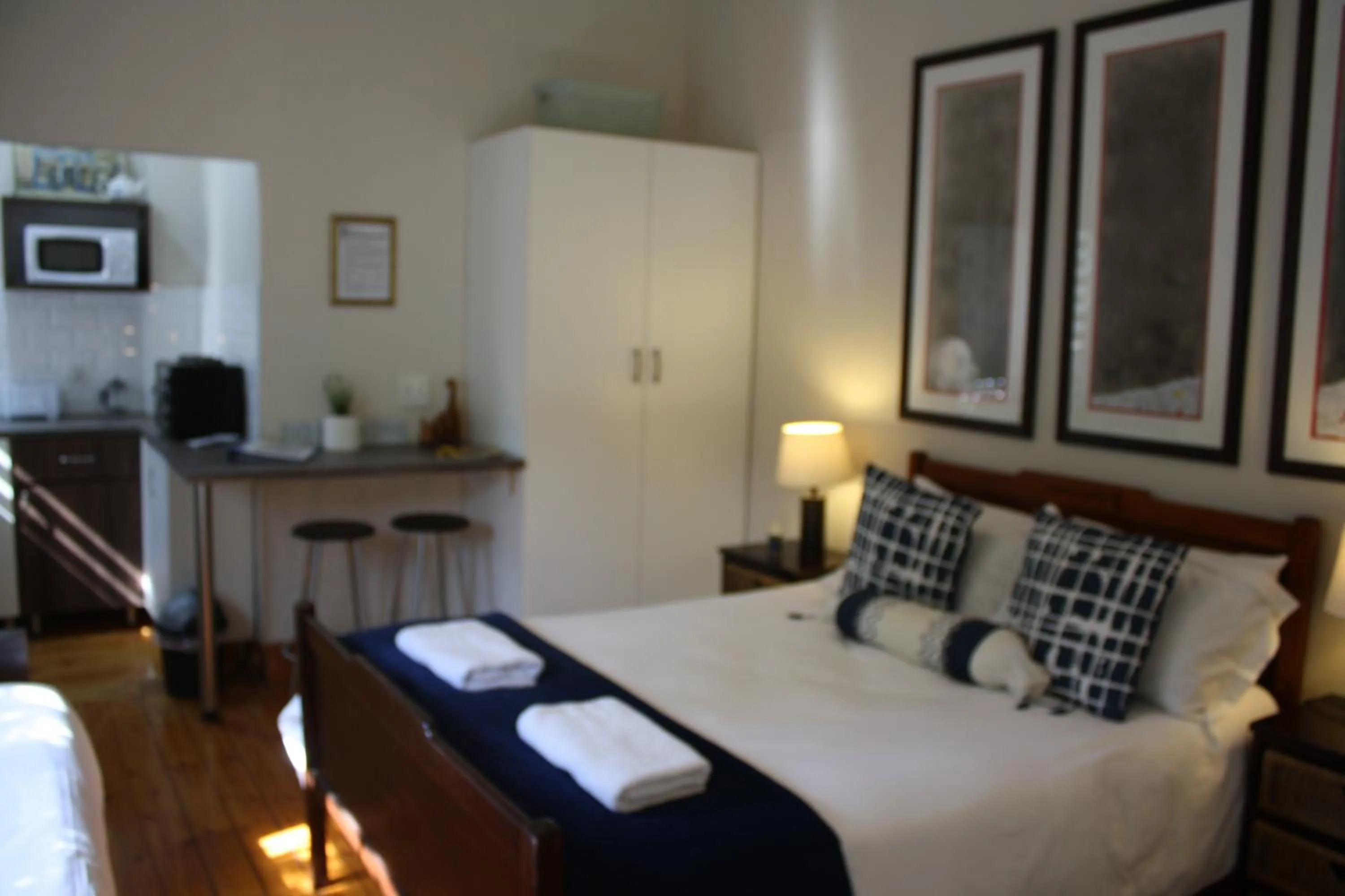 Photo of the whole room, Bed in Apartment 7 On Oakleigh