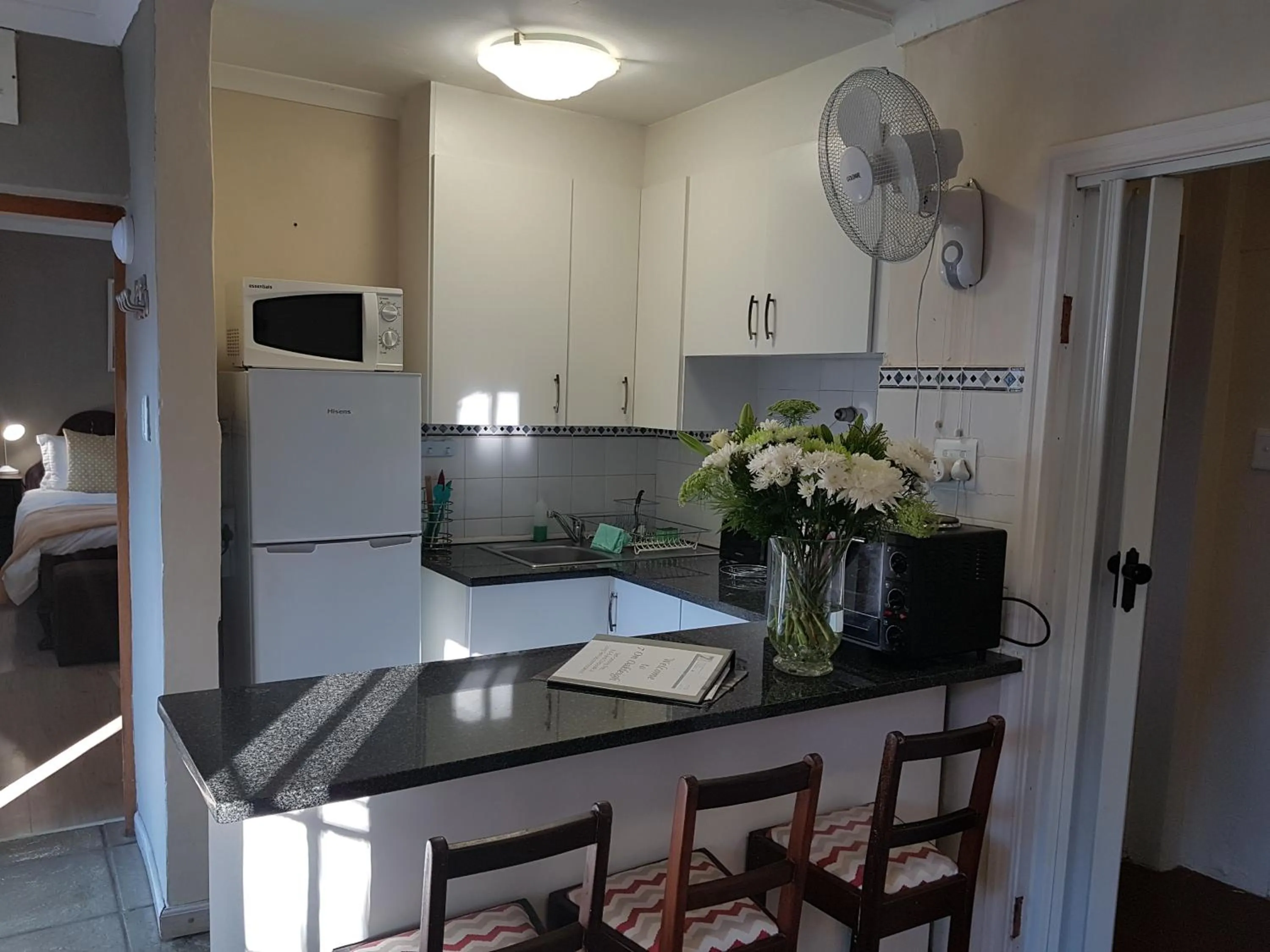 Kitchen or kitchenette in Apartment 7 On Oakleigh