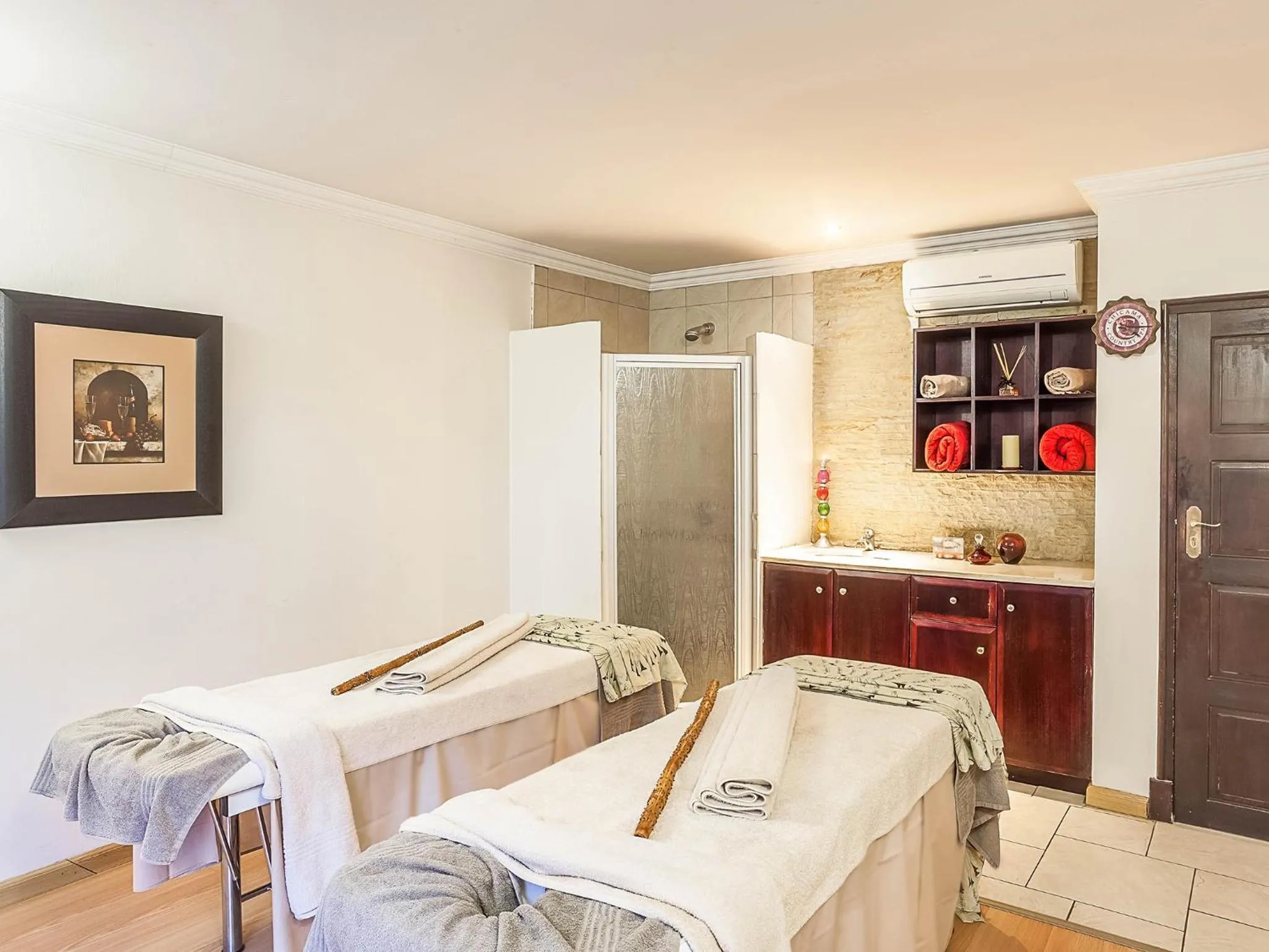 Massage, Bed in Glenburn Lodge & Spa