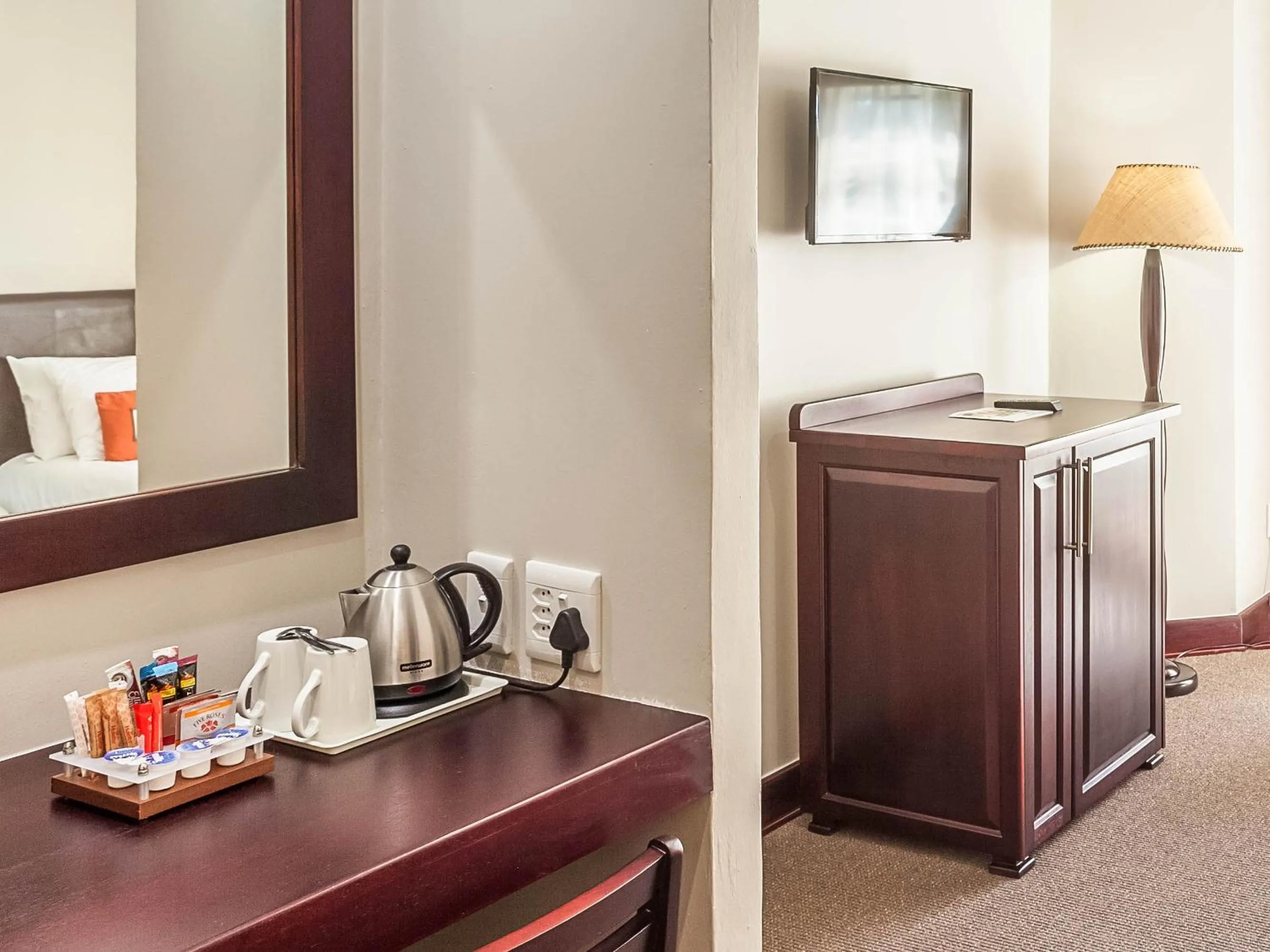 TV and multimedia, Bed in Glenburn Lodge & Spa