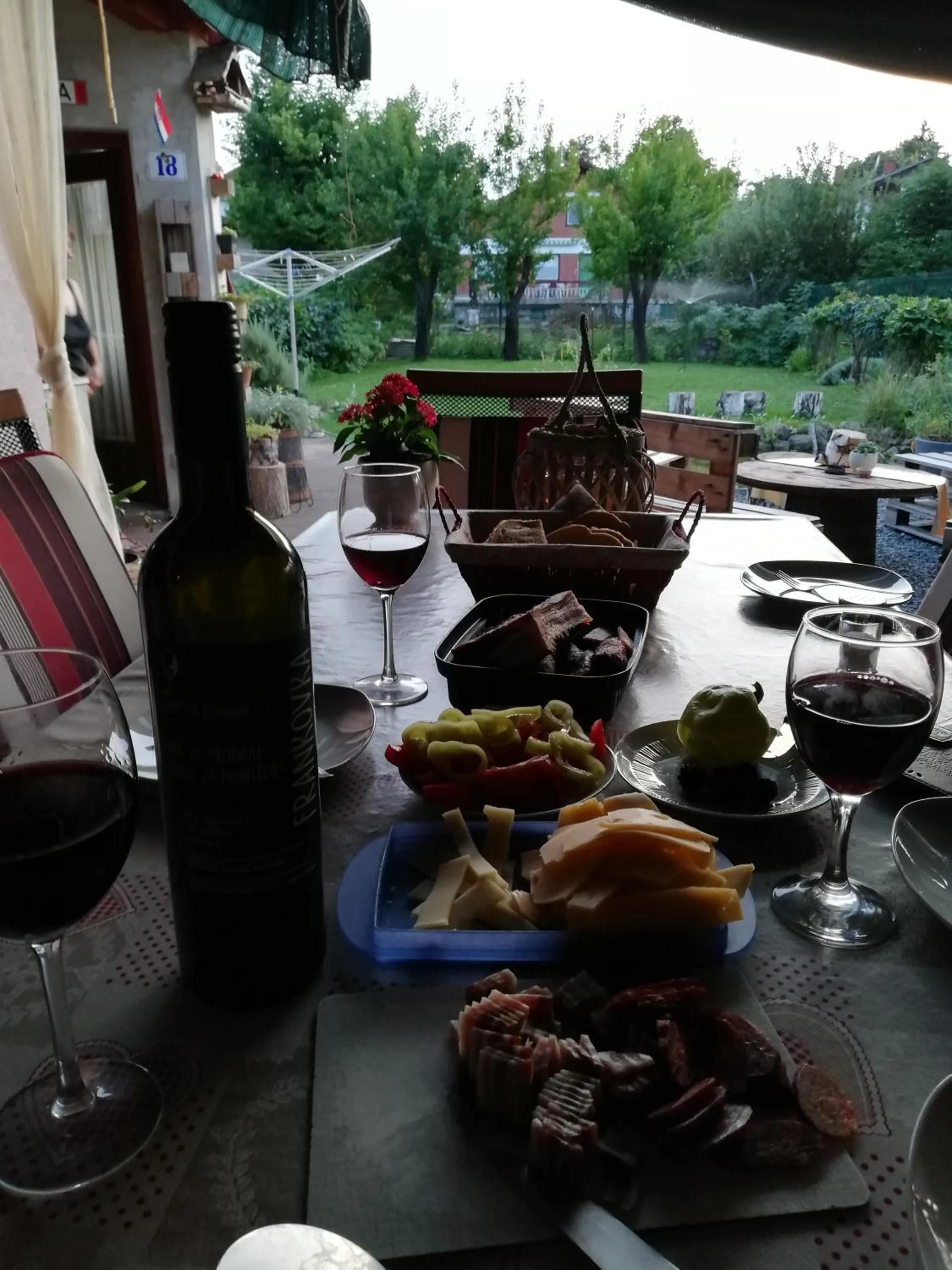 Food and drinks in Studio Apartments Korosteljev