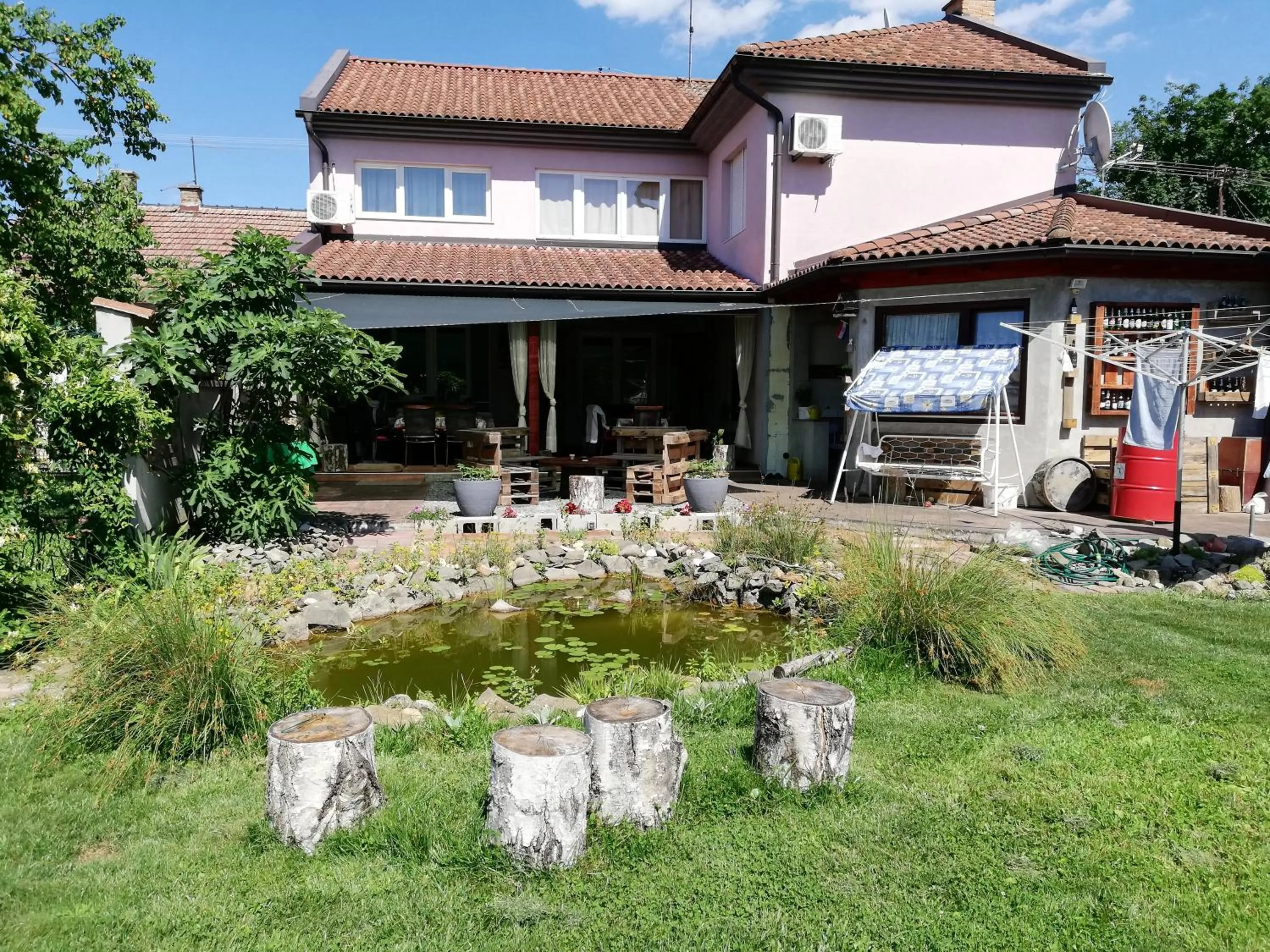 Garden in Studio Apartments Korosteljev