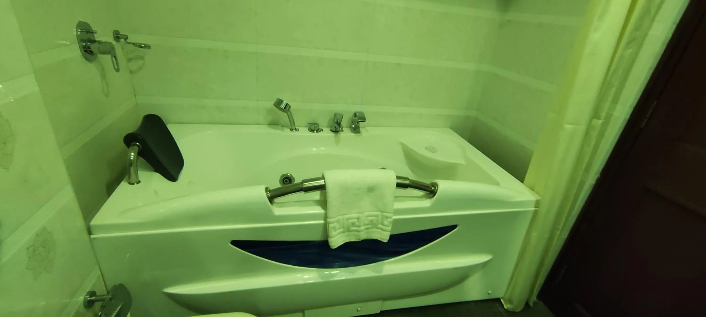 Shower in Lake Palace Trivandrum