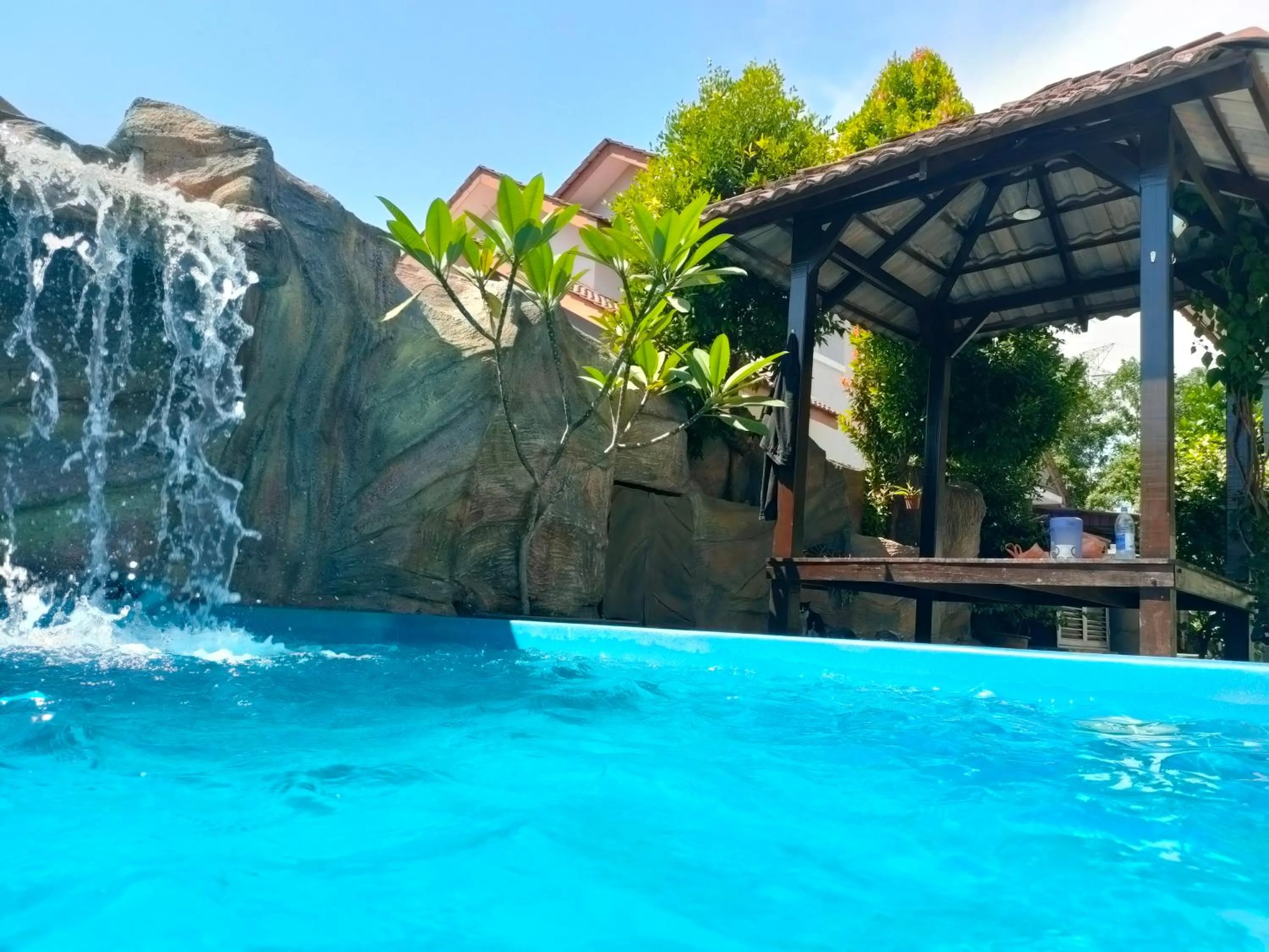 Swimming pool in Roemahkoe Holidayhome
