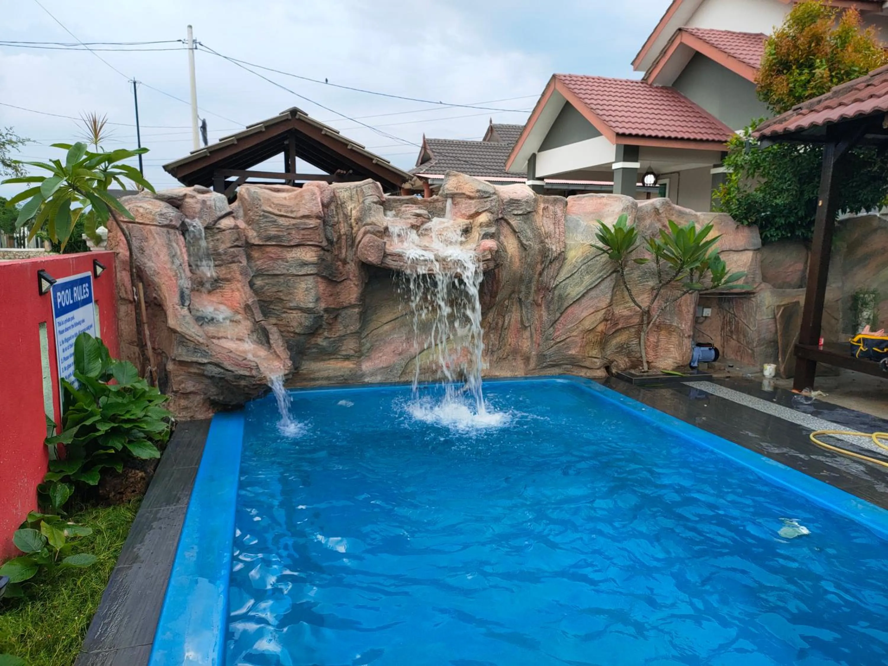 Swimming pool in Roemahkoe Holidayhome