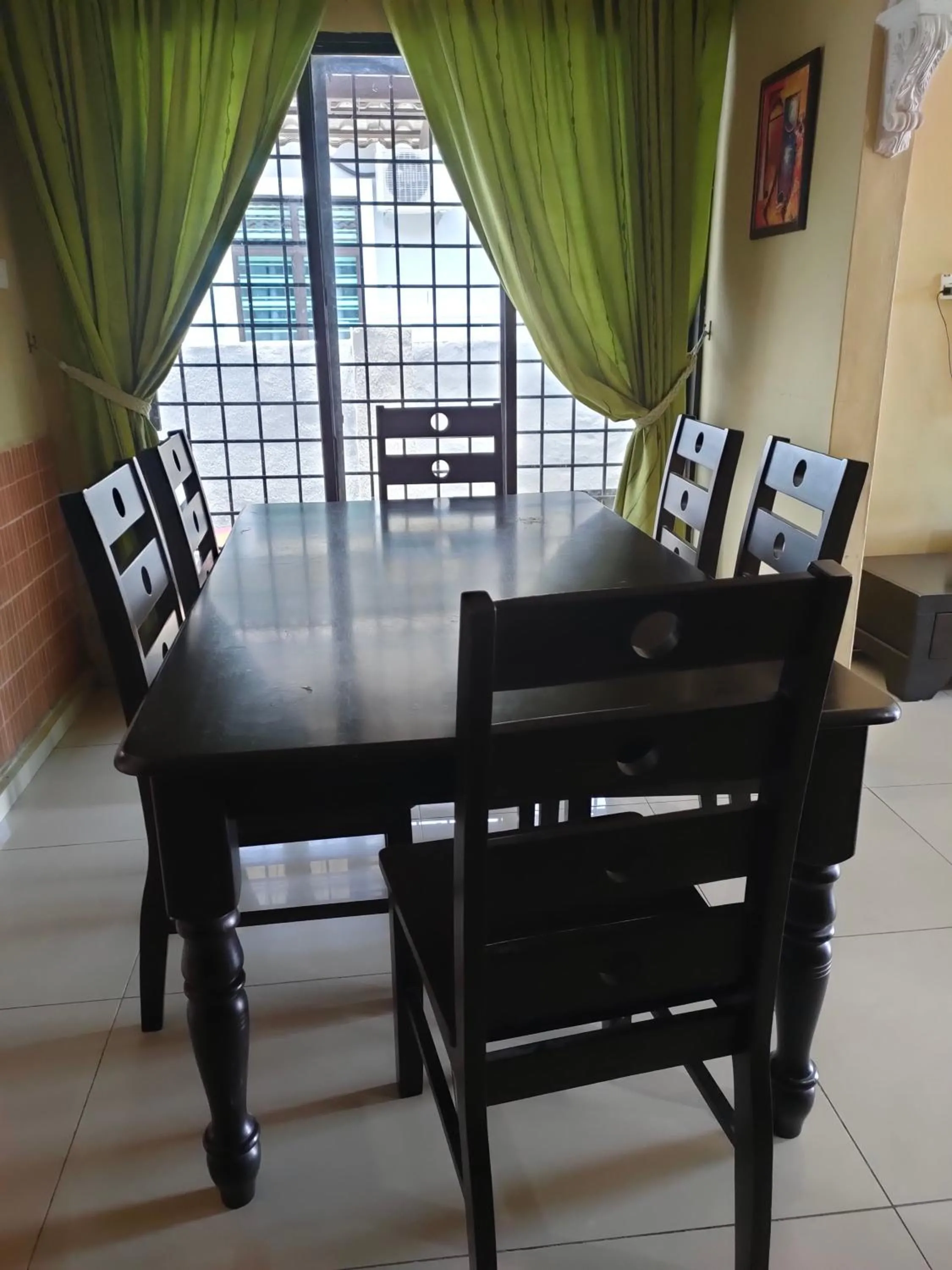Dining area in Roemahkoe Holidayhome