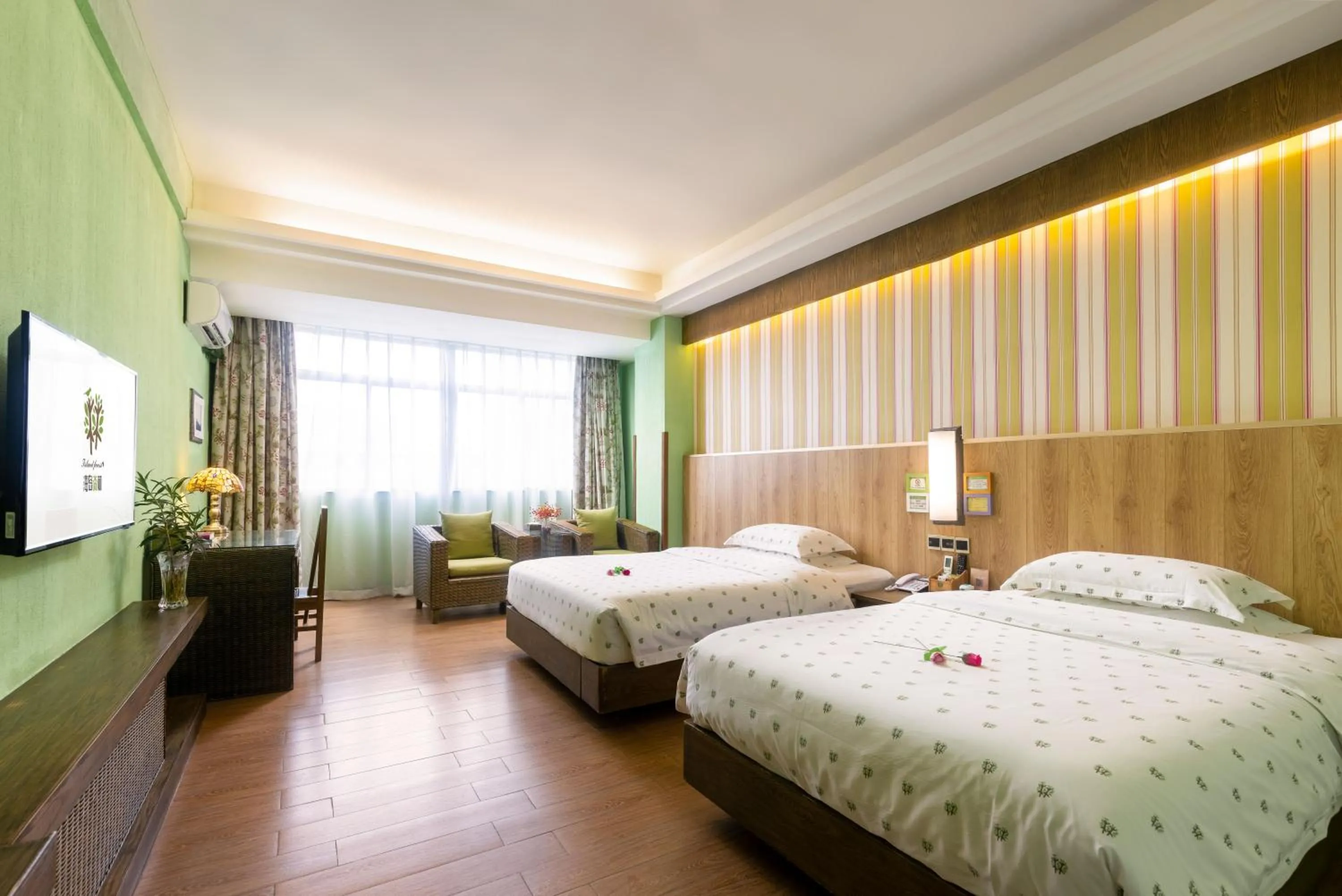 Bed in Island Forest Hotel