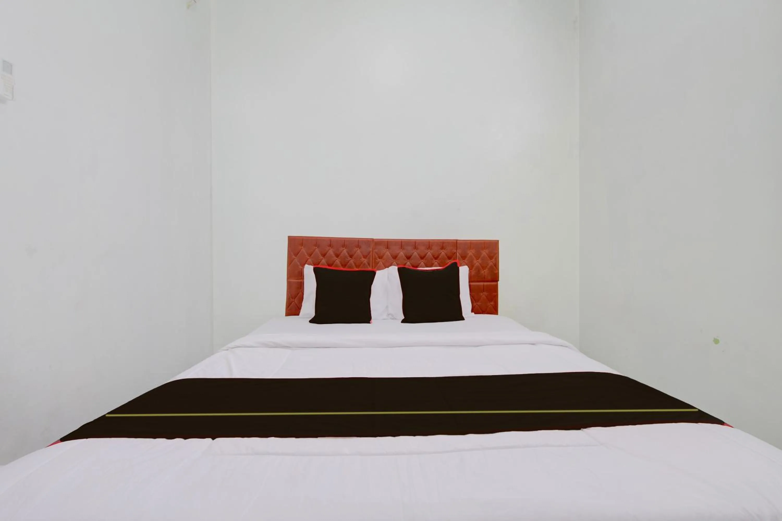 Bedroom, Bed in Hotel O Mirza Guesthouse Syariah