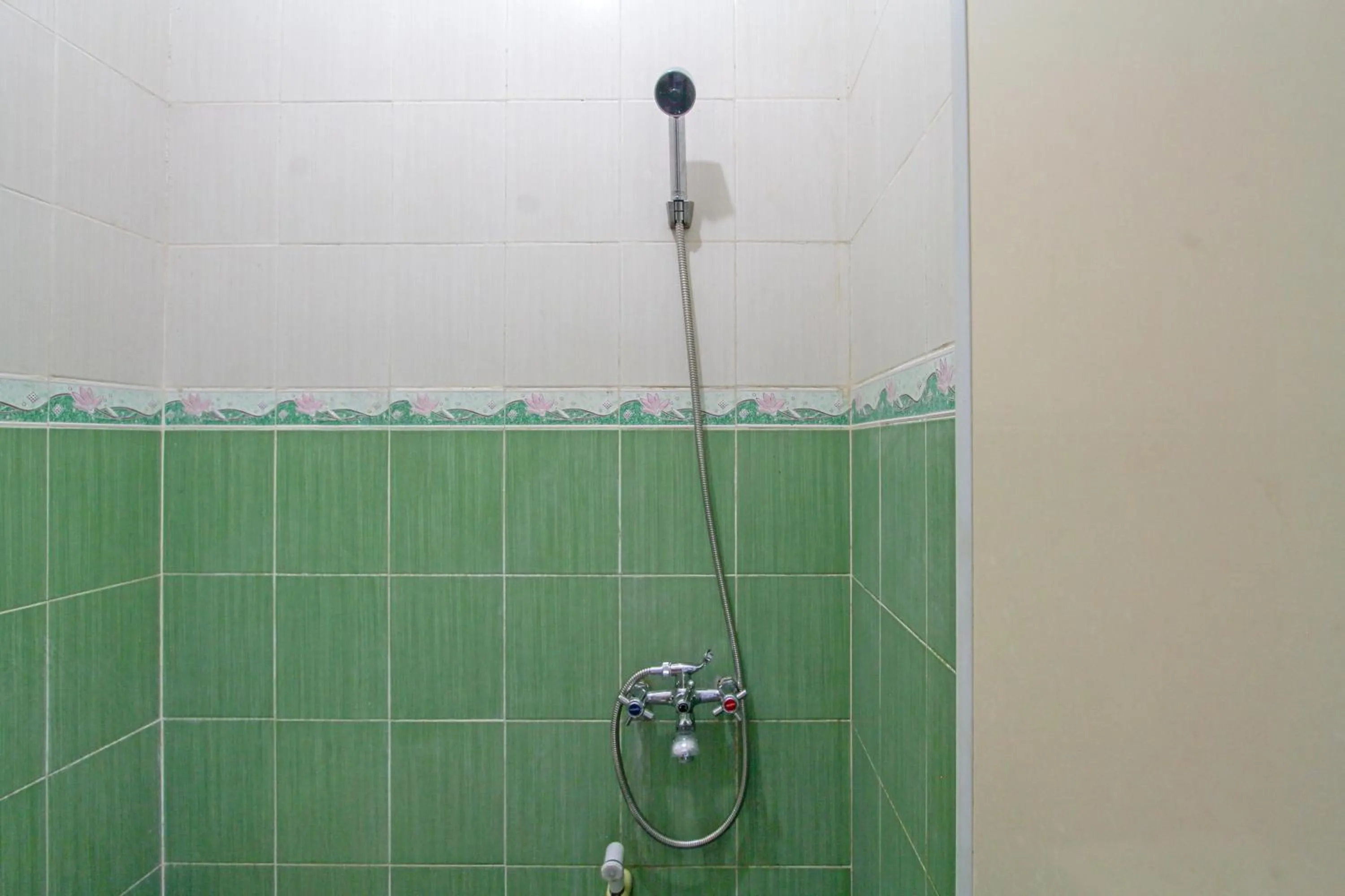 Bathroom in Hotel O Mirza Guesthouse Syariah