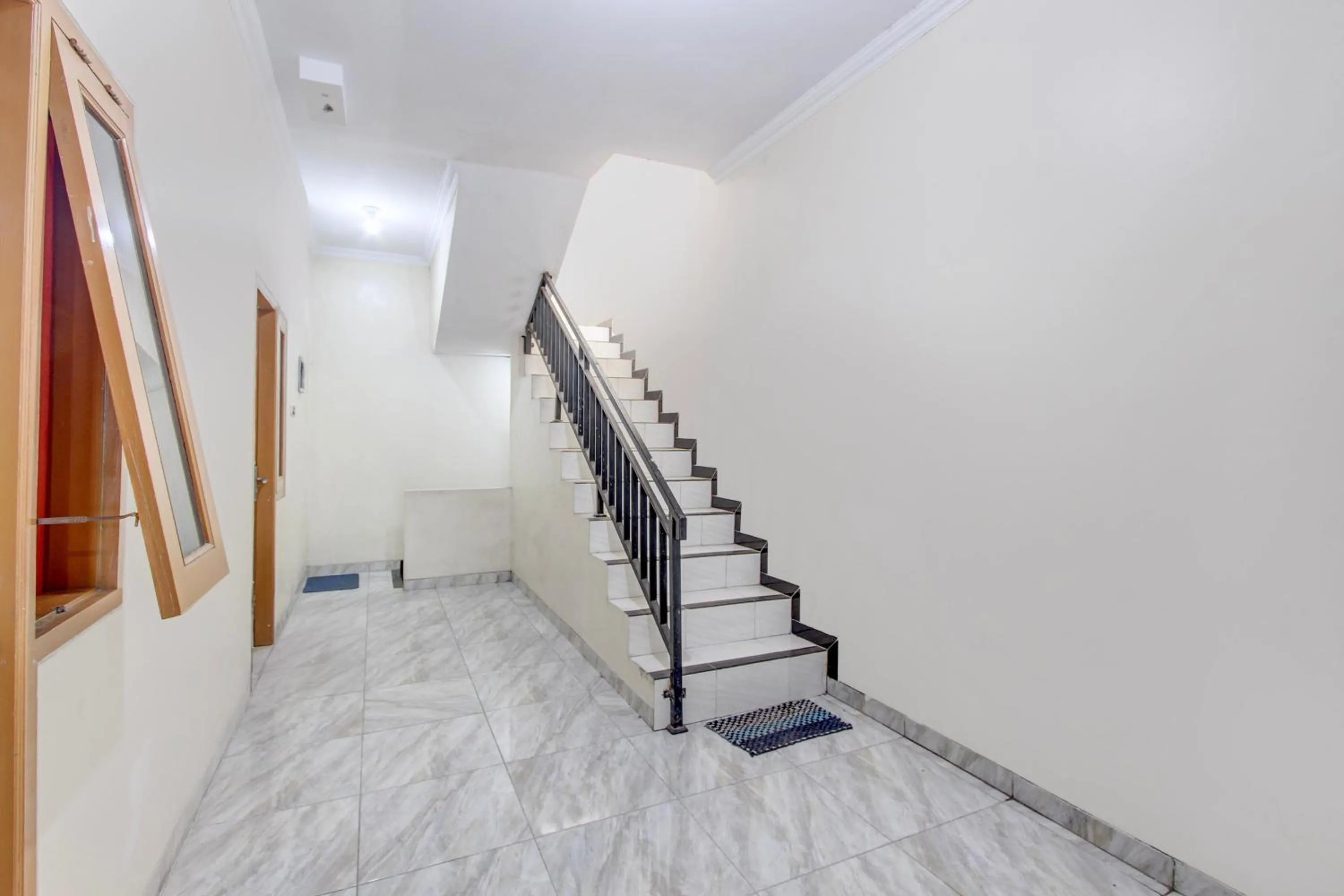 Lobby or reception in Hotel O Mirza Guesthouse Syariah