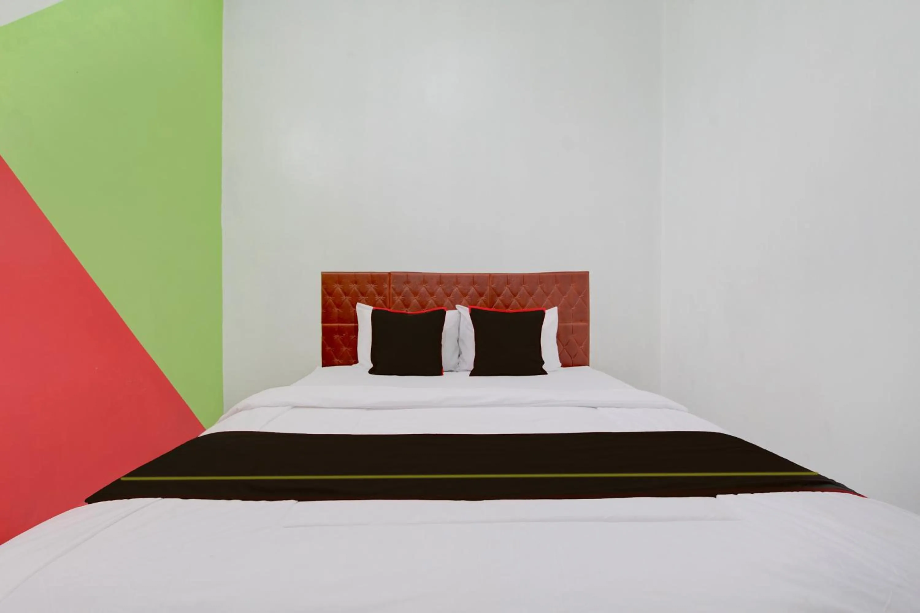 Bedroom, Bed in Hotel O Mirza Guesthouse Syariah