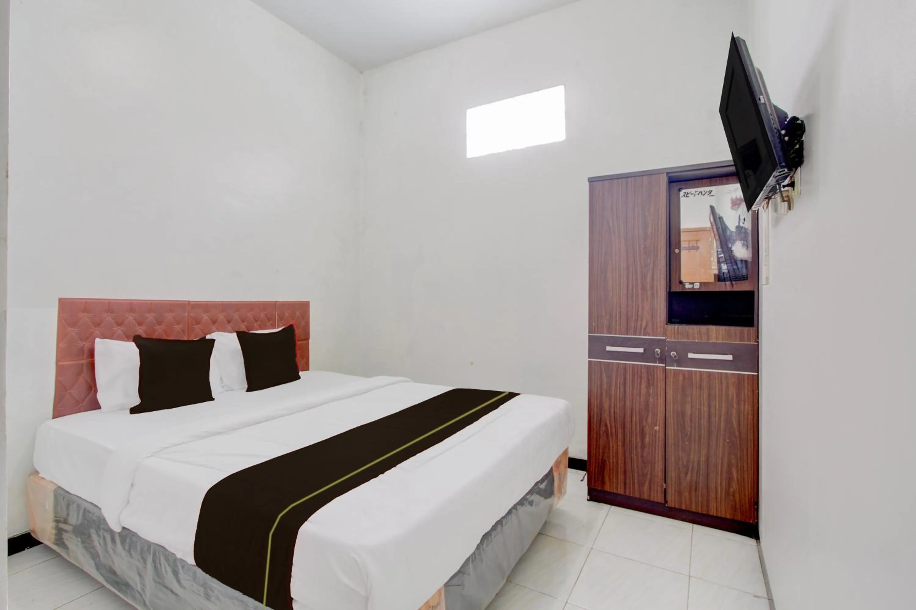 Bedroom, Bed in Hotel O Mirza Guesthouse Syariah