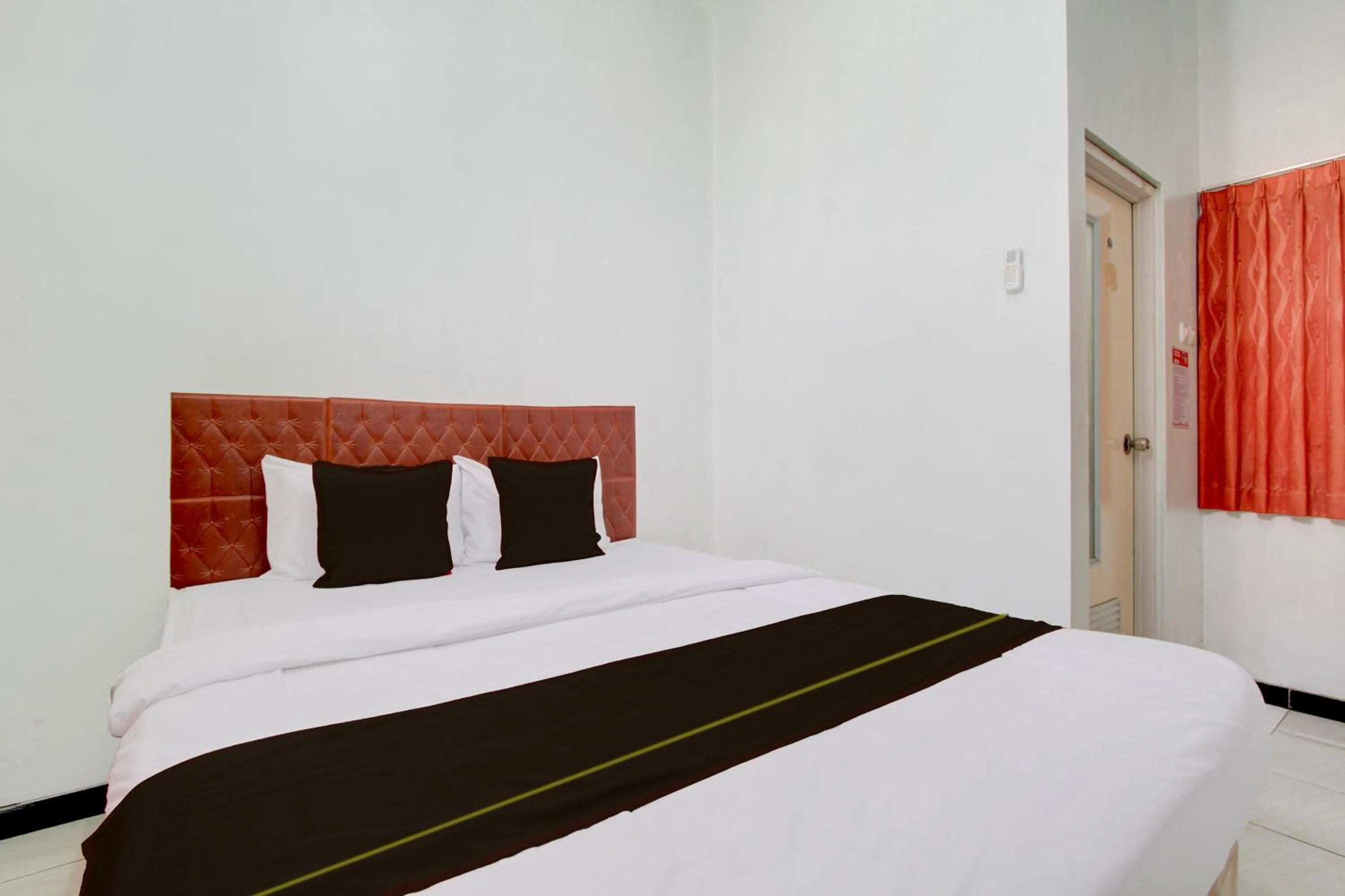 Bedroom, Bed in Hotel O Mirza Guesthouse Syariah