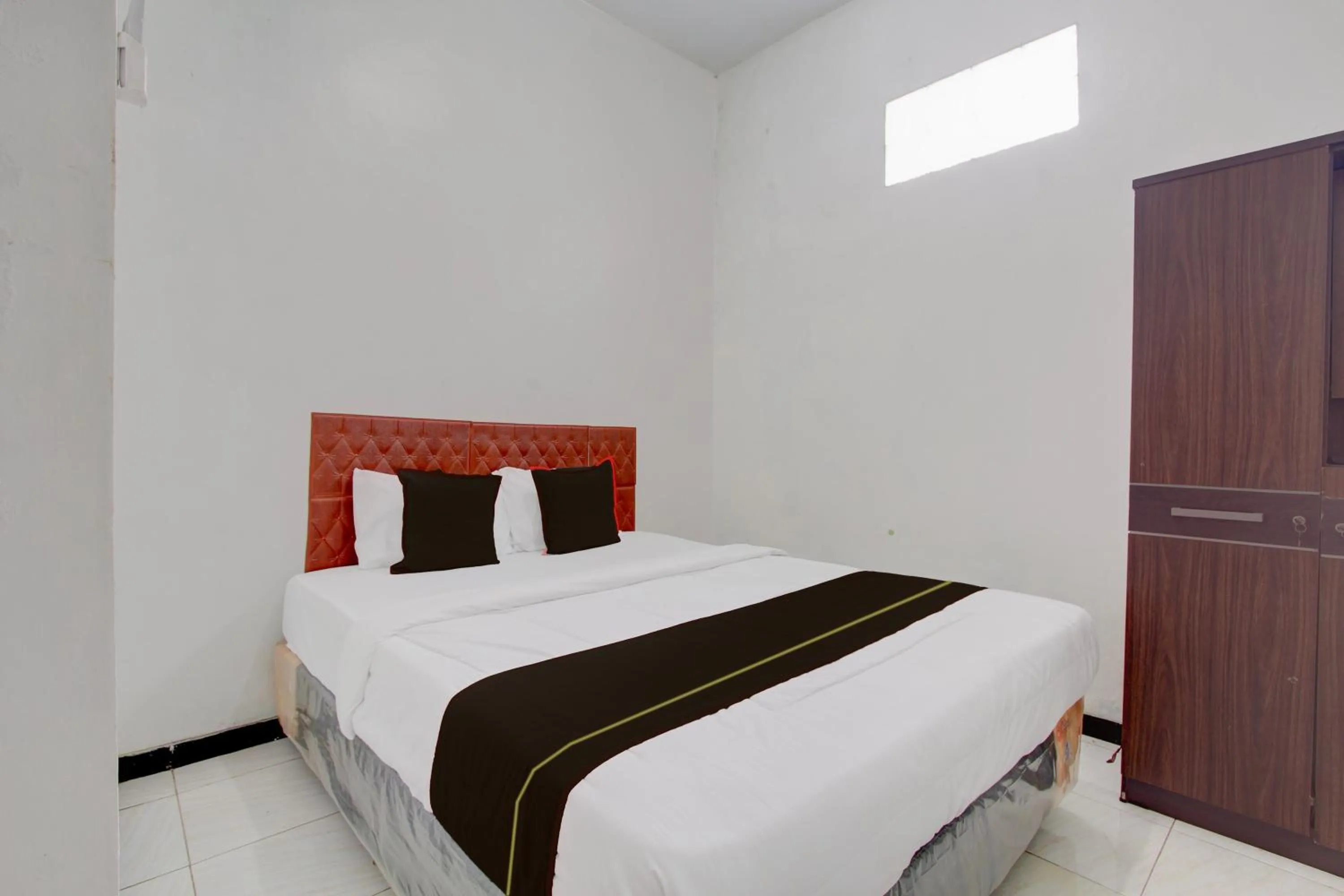 Bedroom, Bed in Hotel O Mirza Guesthouse Syariah