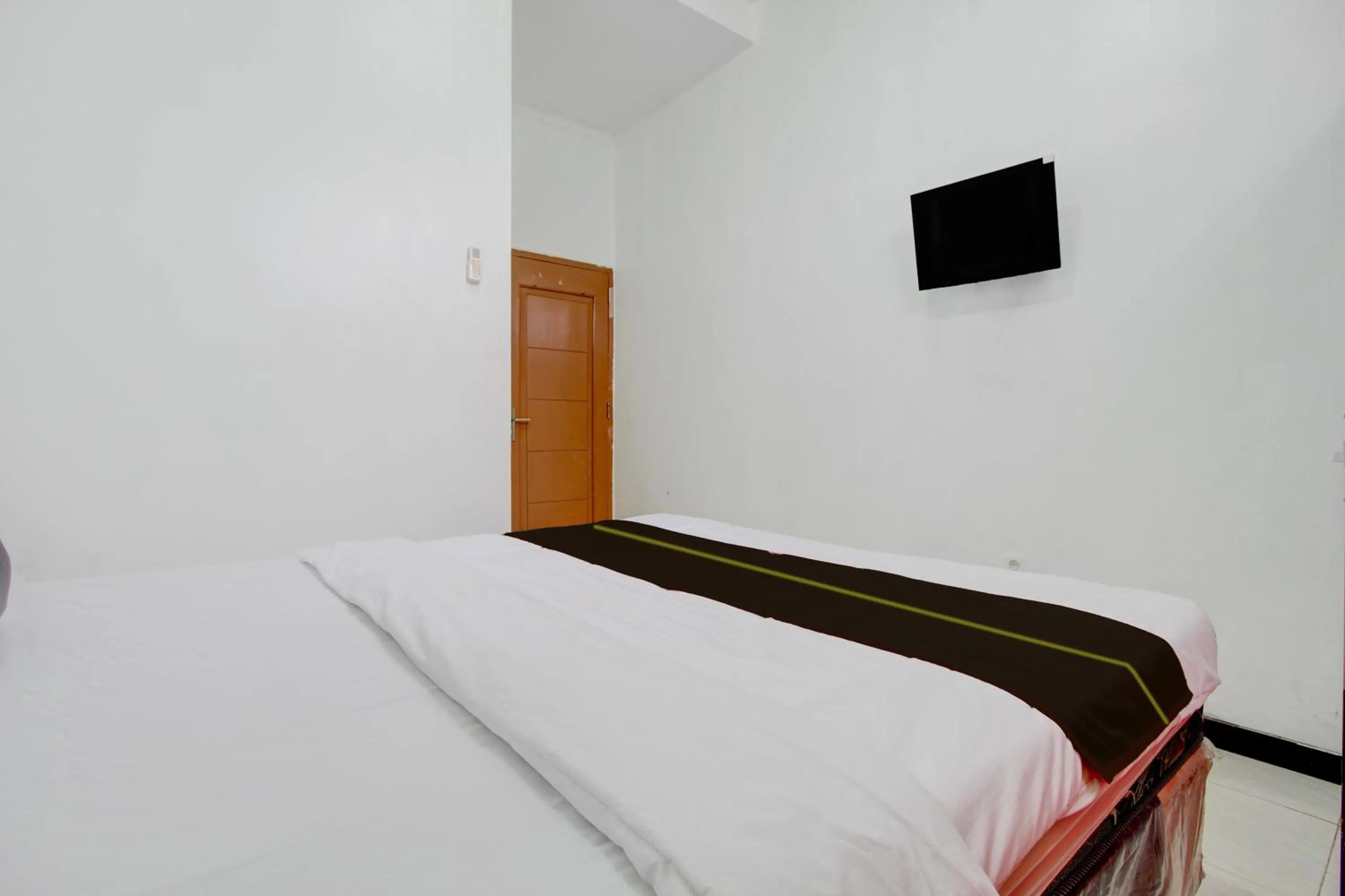 Bedroom, Bed in Hotel O Mirza Guesthouse Syariah