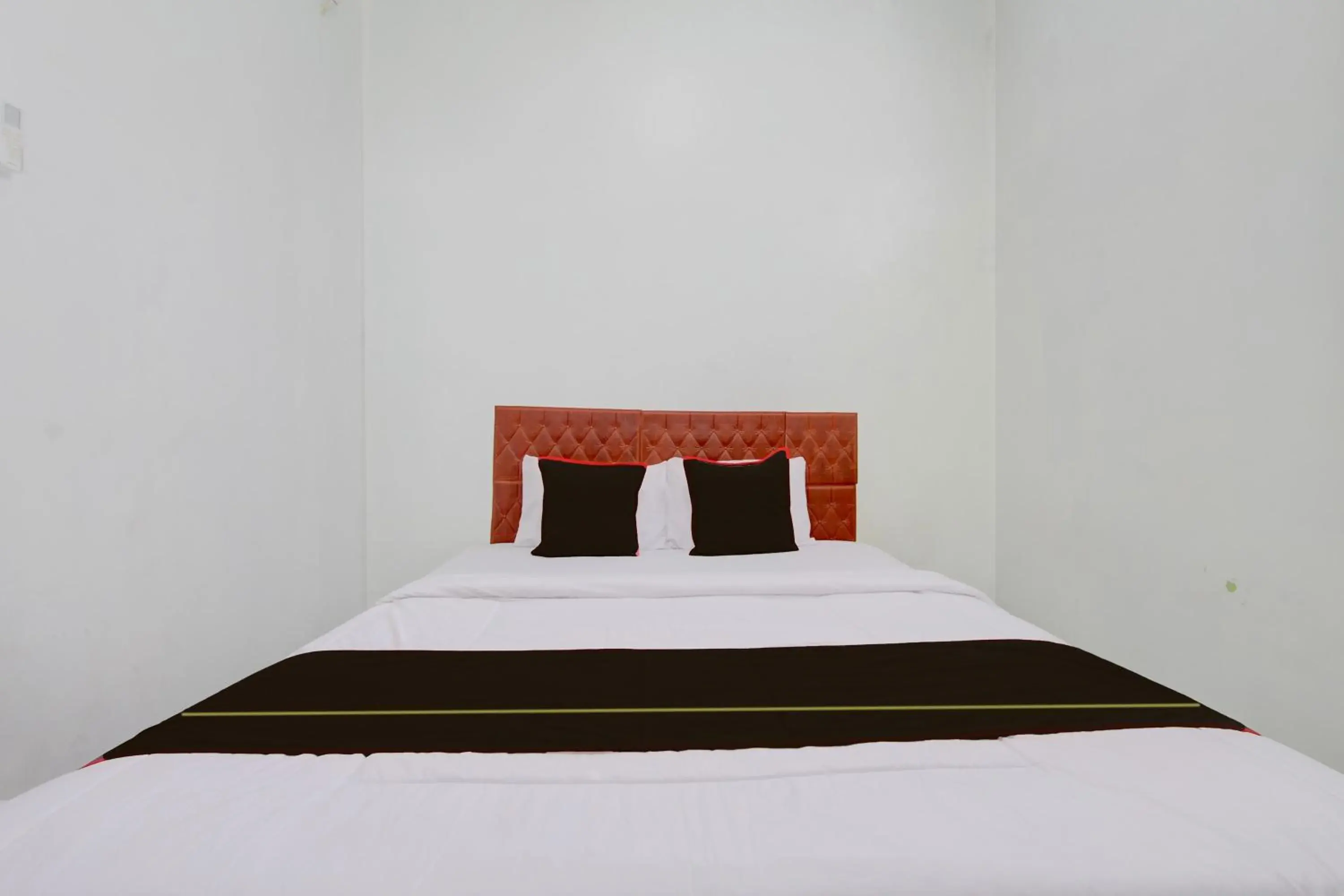 Standard King Room in Hotel O Mirza Guesthouse Syariah Standard King Room in Hotel O Mirza Guesthouse Syariah