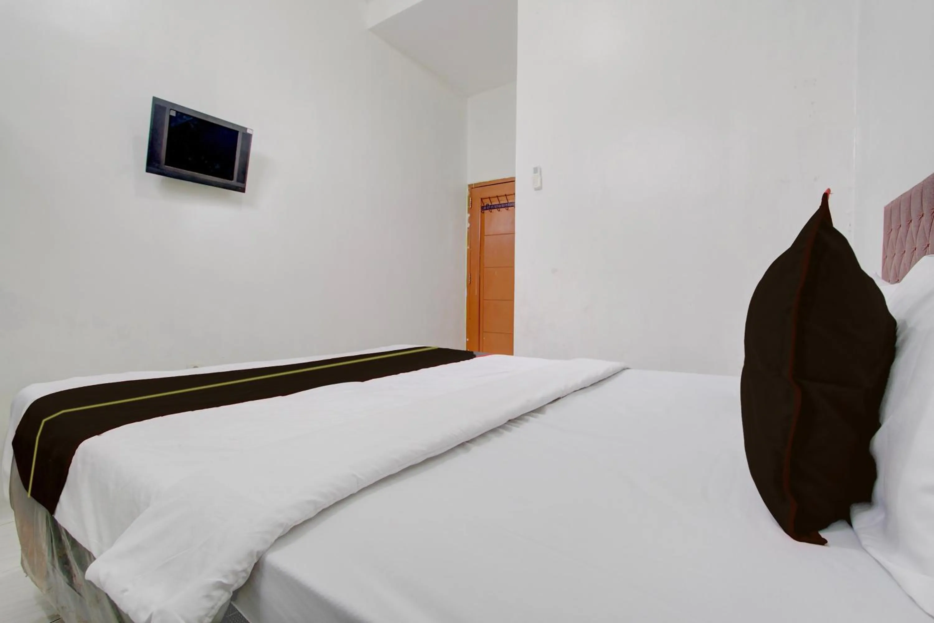 Bedroom, Bed in Hotel O Mirza Guesthouse Syariah