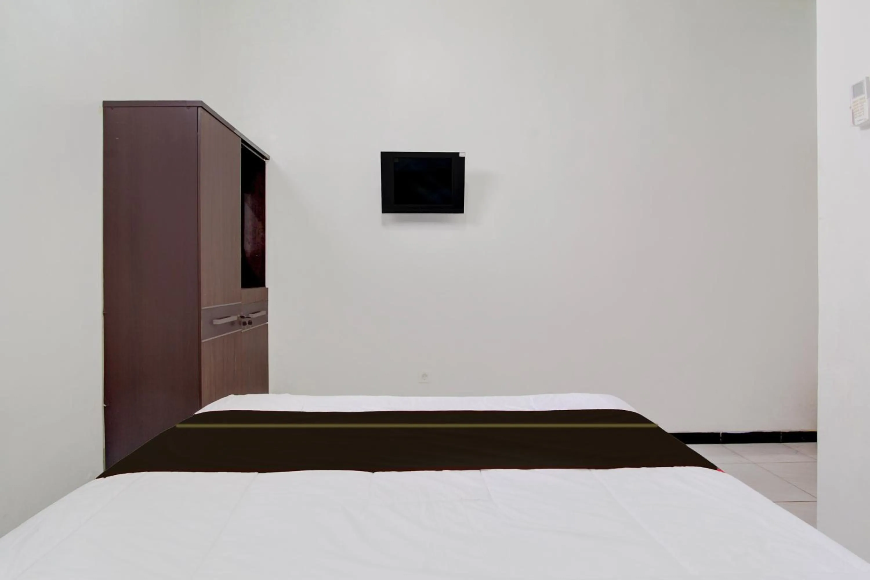 Bedroom, Bed in Hotel O Mirza Guesthouse Syariah