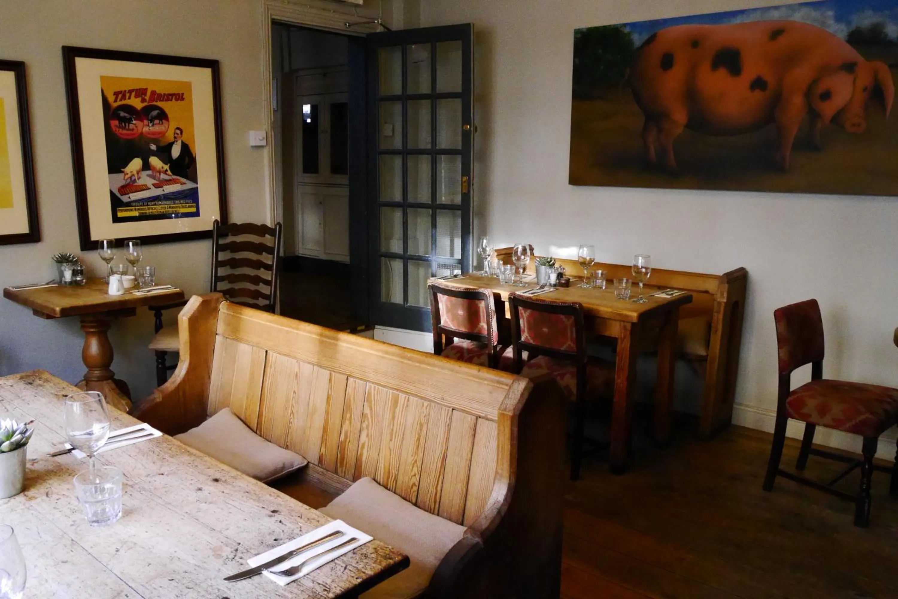 Restaurant/places to eat in The White Hart Inn