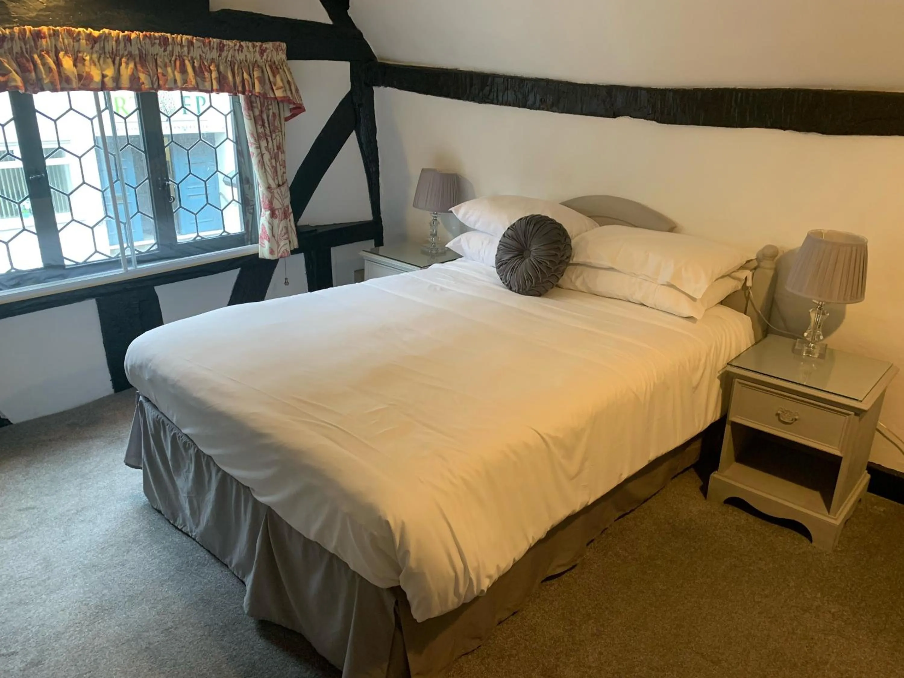 Bedroom, Bed in The White Hart Inn