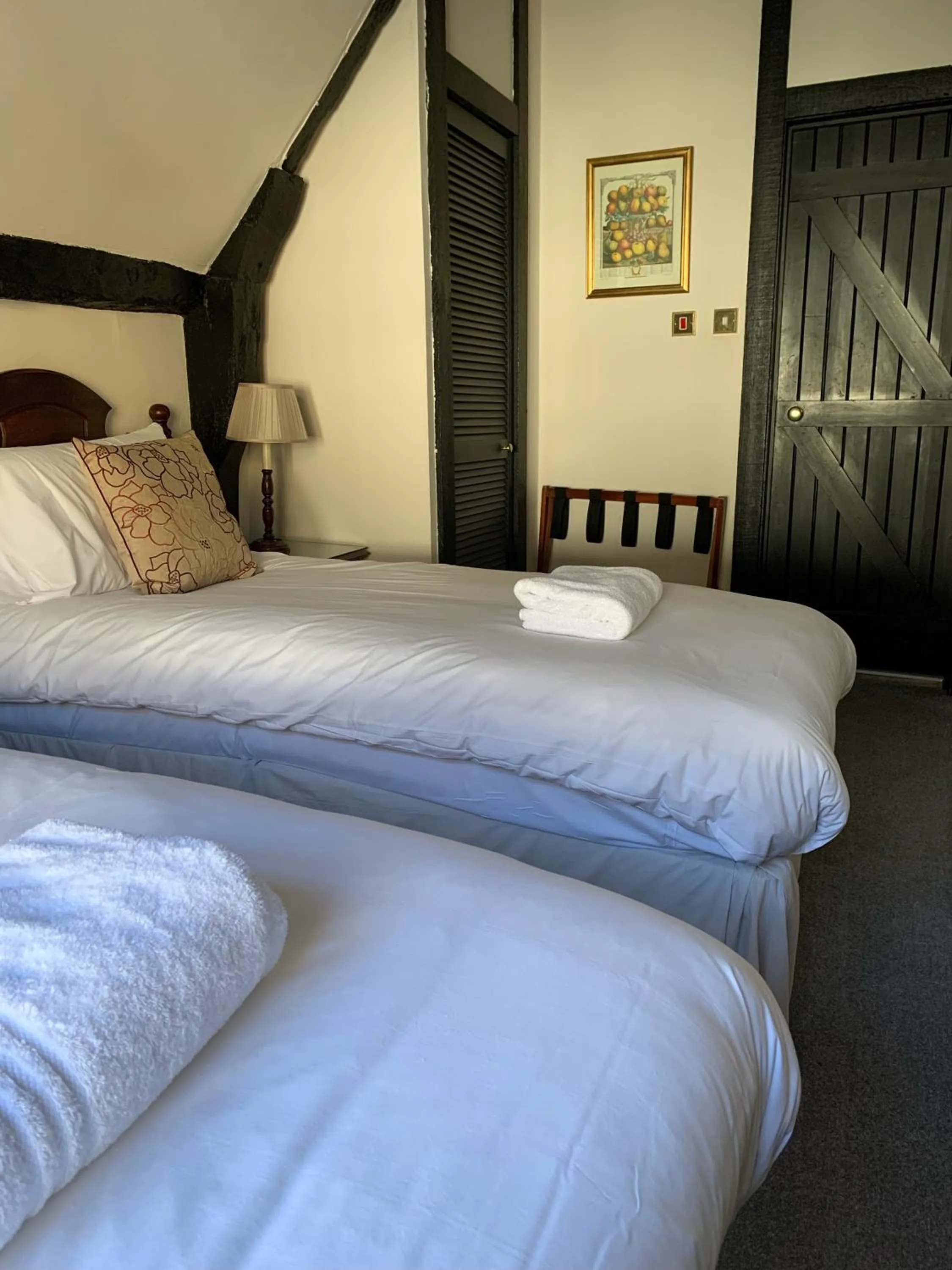 Bedroom, Bed in The White Hart Inn