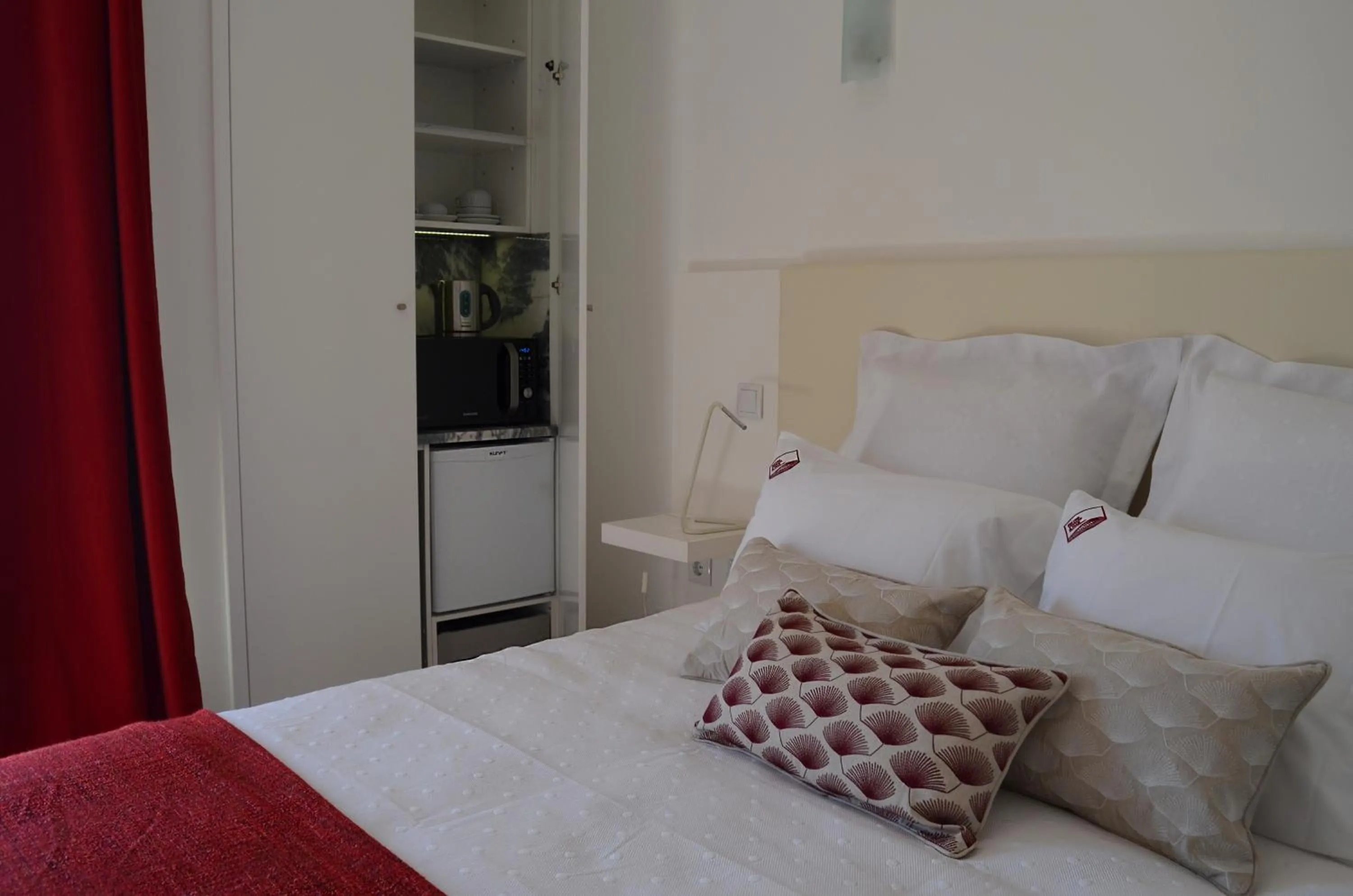 Decorative detail, Bed in Entre Vinhas & Mar