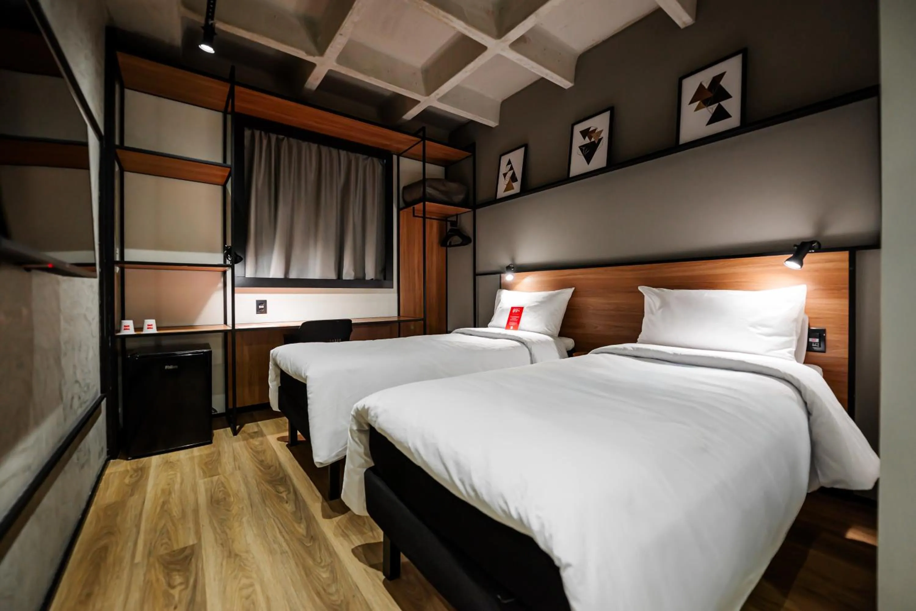 Twin Room with Two Single Beds - single occupancy in ibis Pelotas