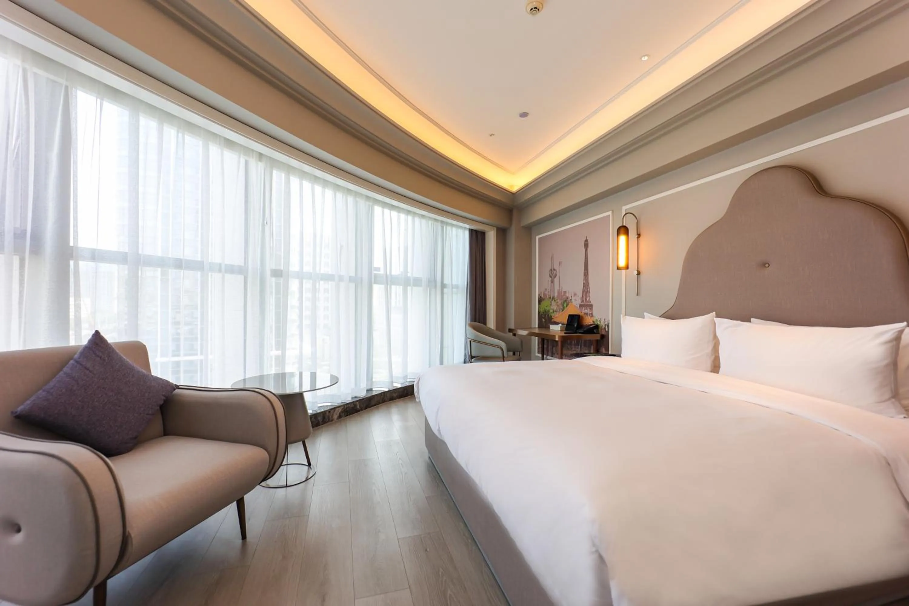 Bed in Mercure Jinan West Railway Station