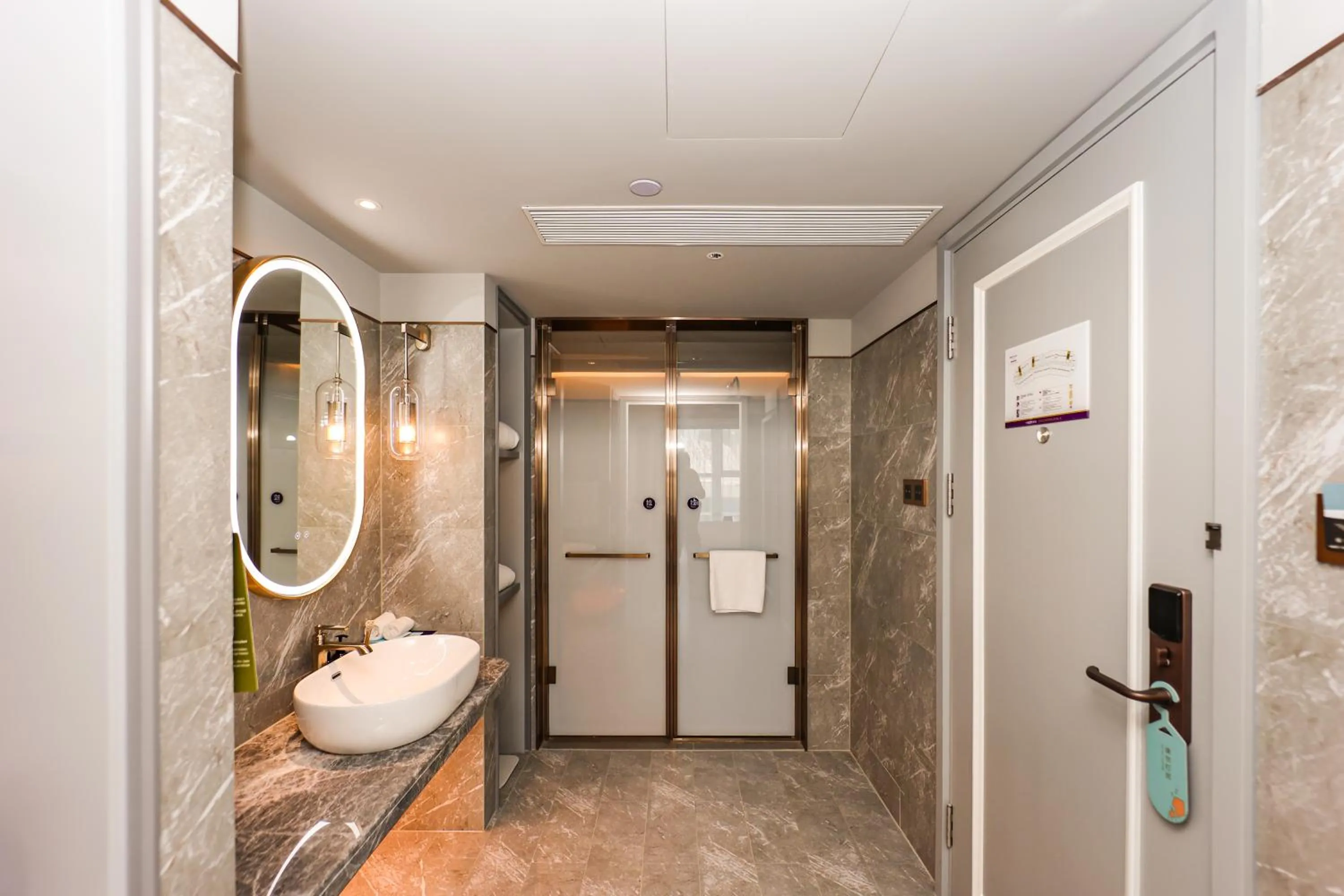 Toilet in Mercure Jinan West Railway Station