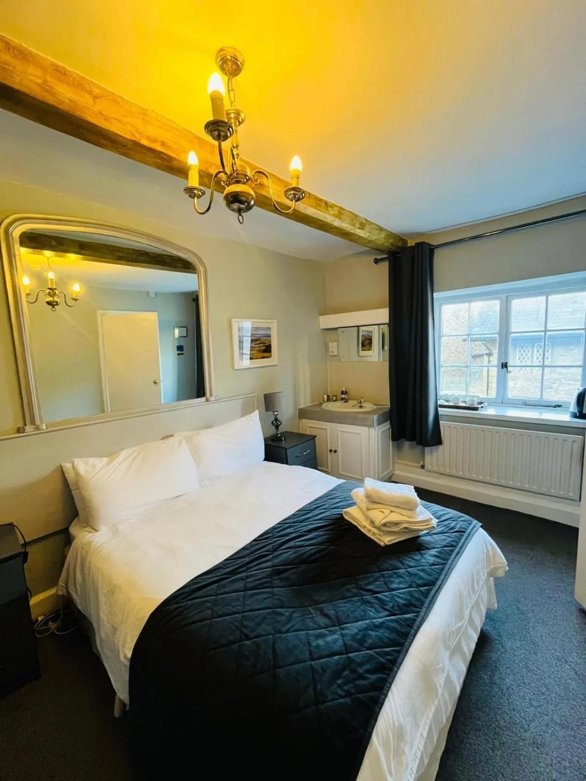 Bedroom, Bed in The Ilchester Arms