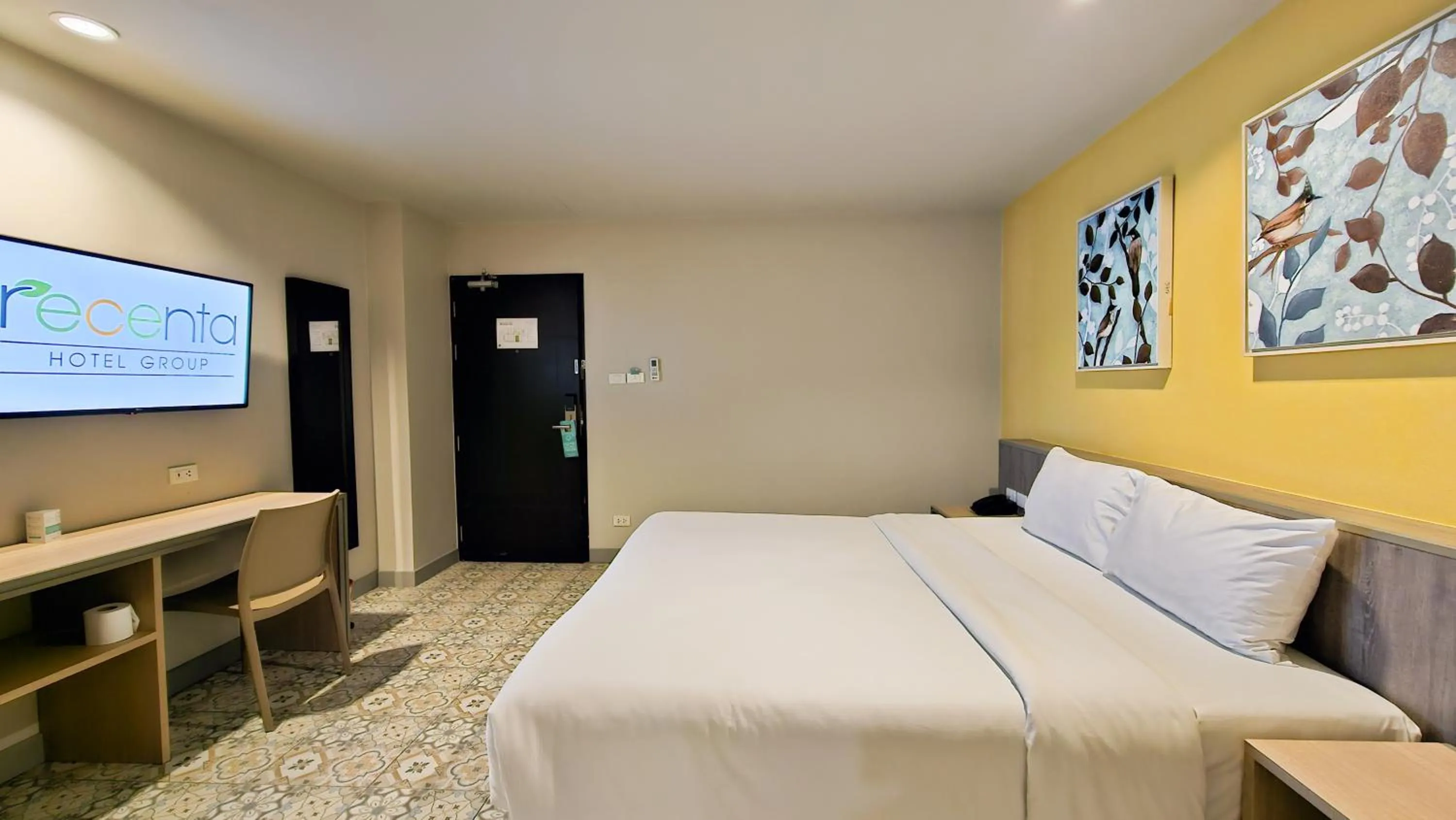 TV and multimedia, Bed in Recenta Suite Phuket Suanluang