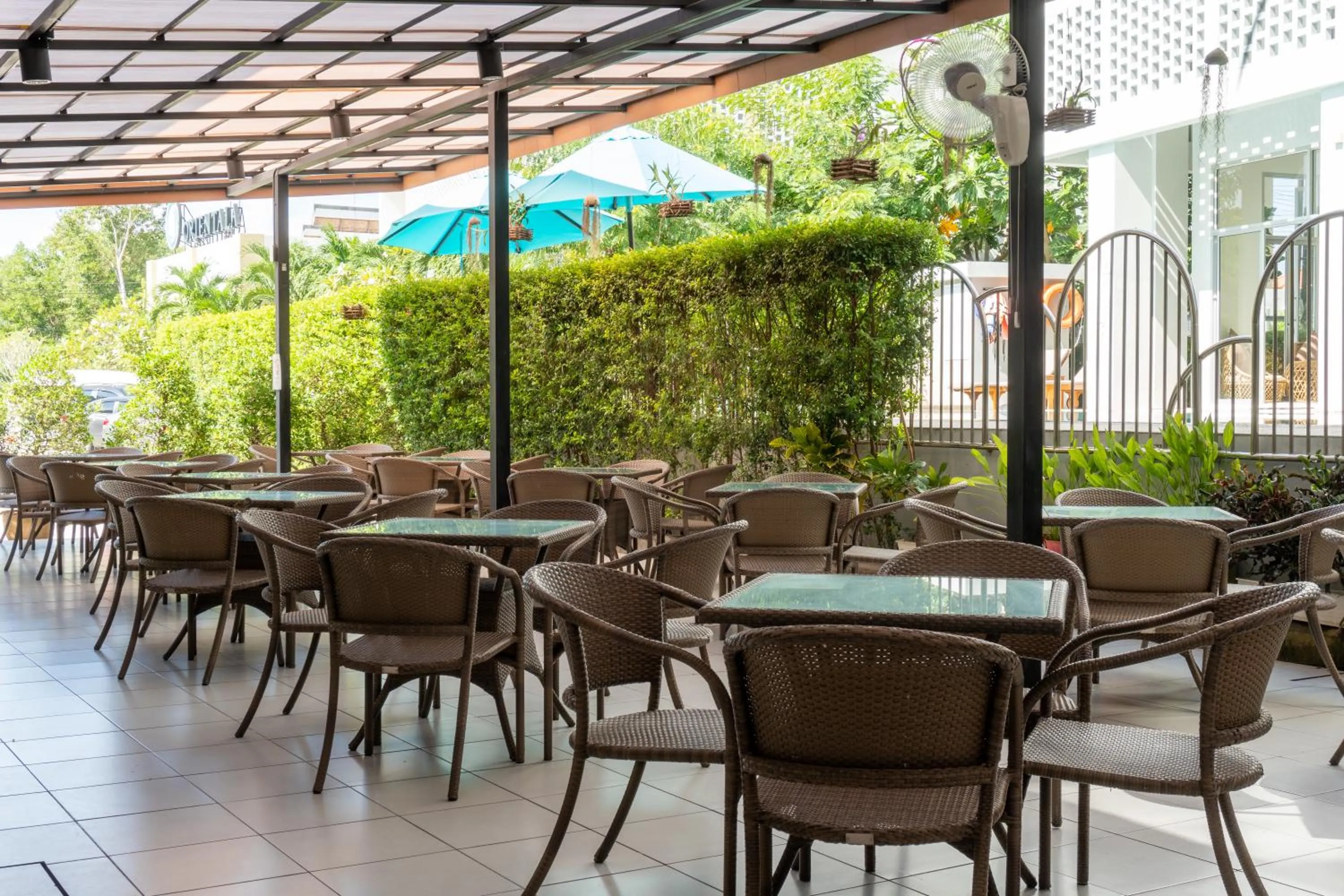 Restaurant/places to eat in Recenta Suite Phuket Suanluang