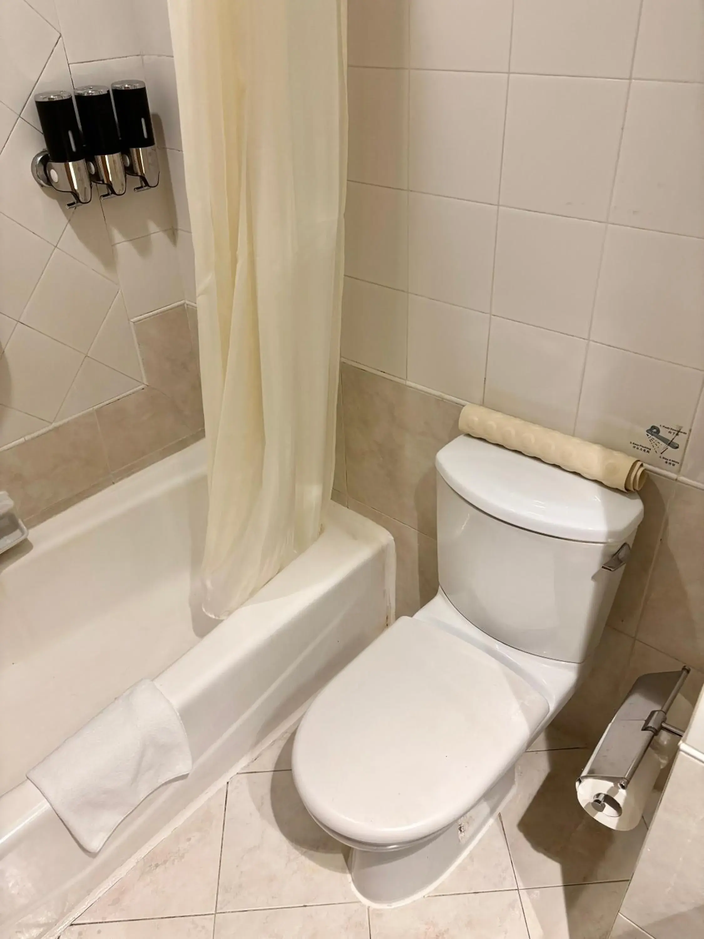 Deluxe 2 Bedrooms Suite (22-28/F) in Ramada Hong Kong Grand View Deluxe 2 Bedrooms Suite (22-28/F) in Ramada Hong Kong Grand View