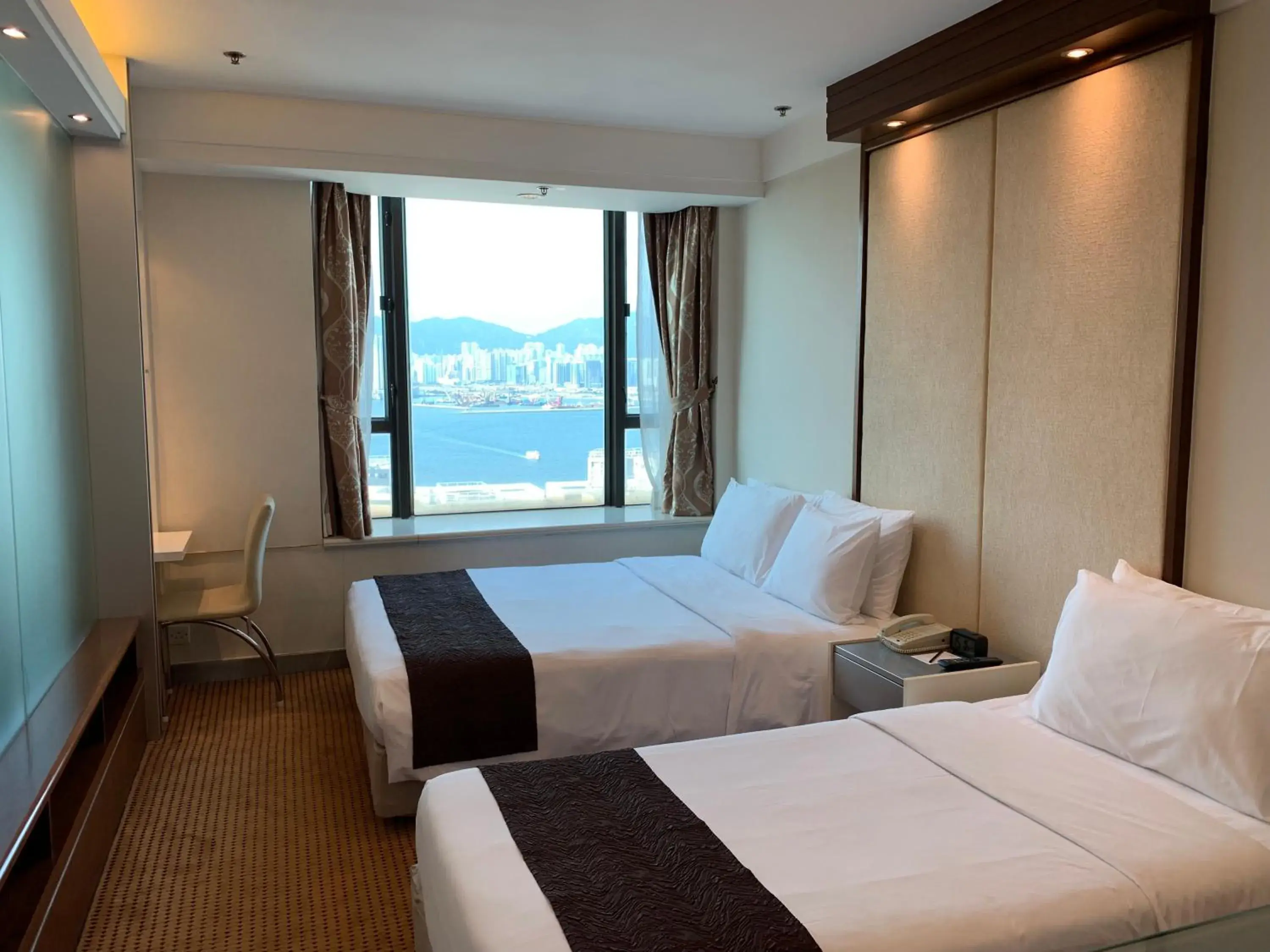 Sea view, Bed in Ramada Hong Kong Grand View Sea view, Bed in Ramada Hong Kong Grand View