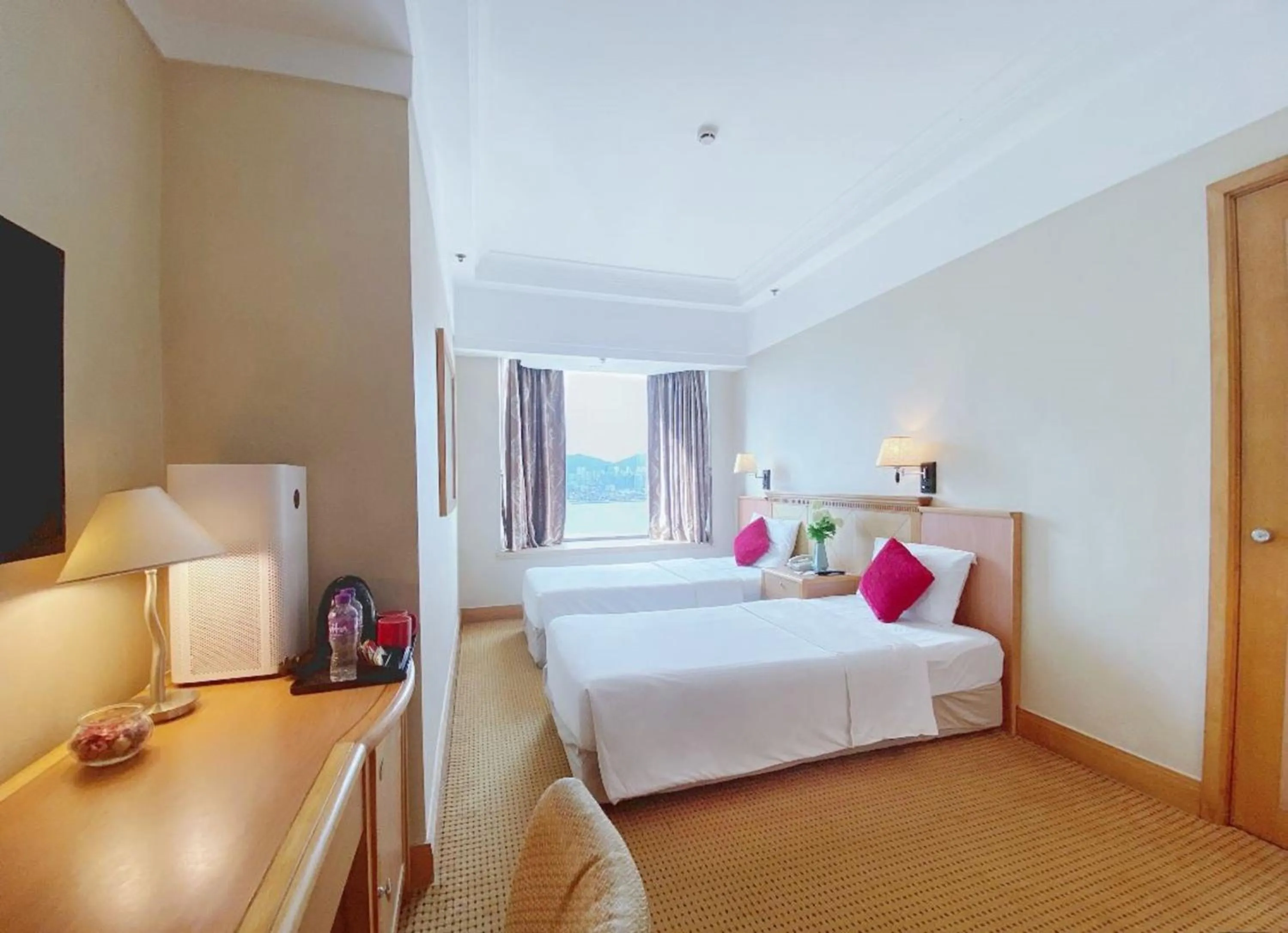 Deluxe Double or Twin Room (Harbor View) in Ramada Hong Kong Grand View