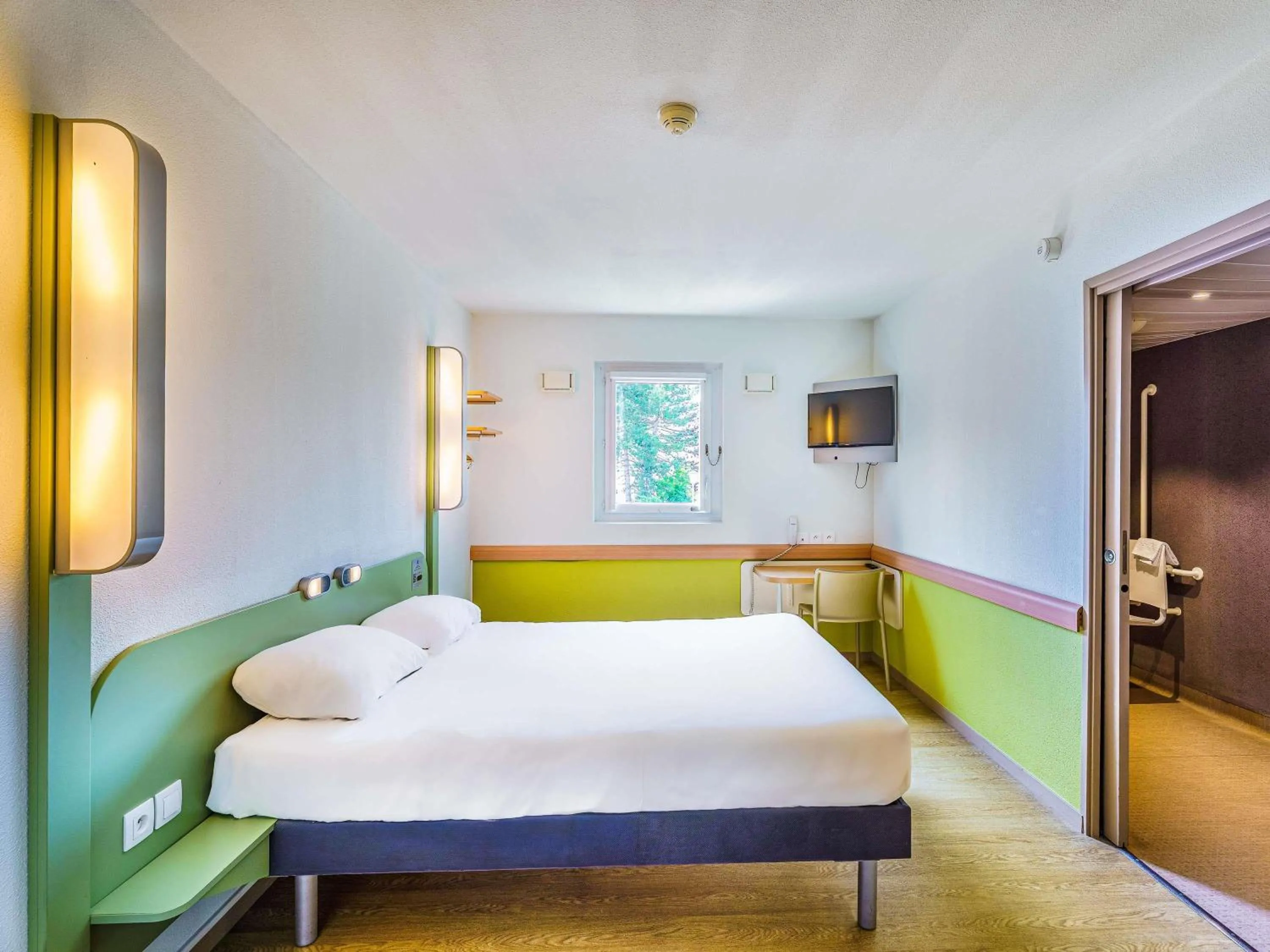 Bedroom, Bed in Ibis Budget Chalon Sur Saone Nord