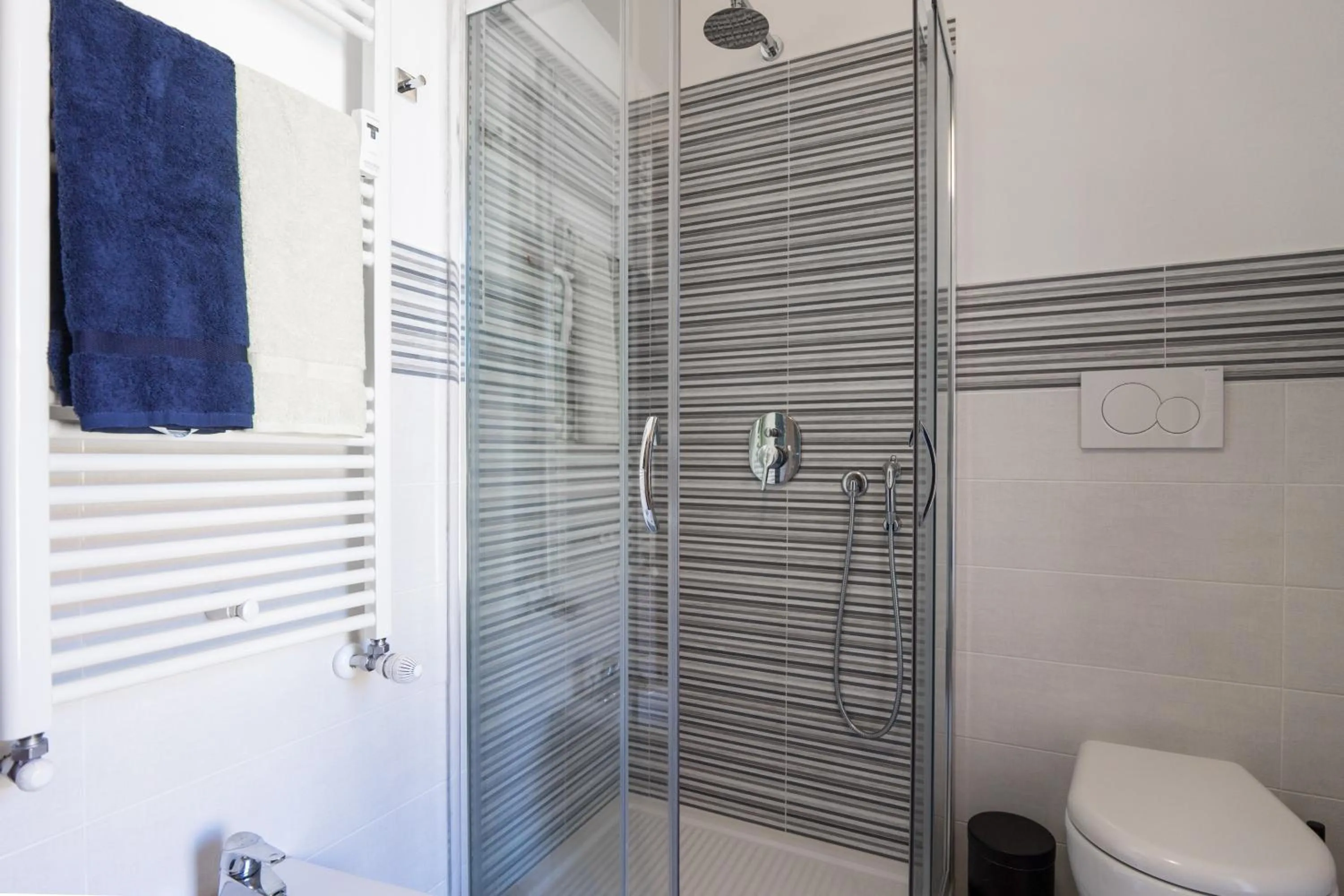 Shower in Vigevano loves Milano