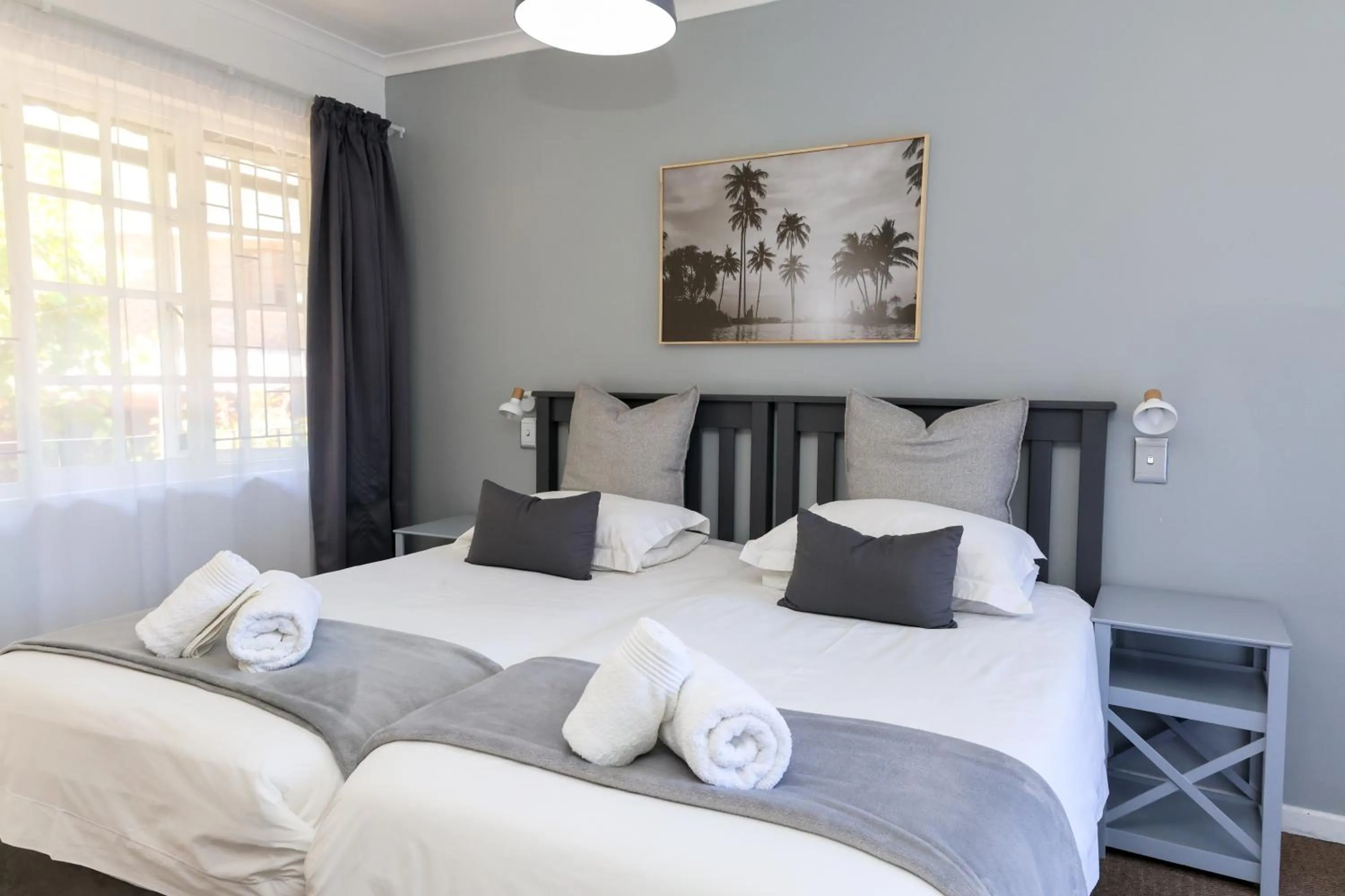 Bed in George Lodge International