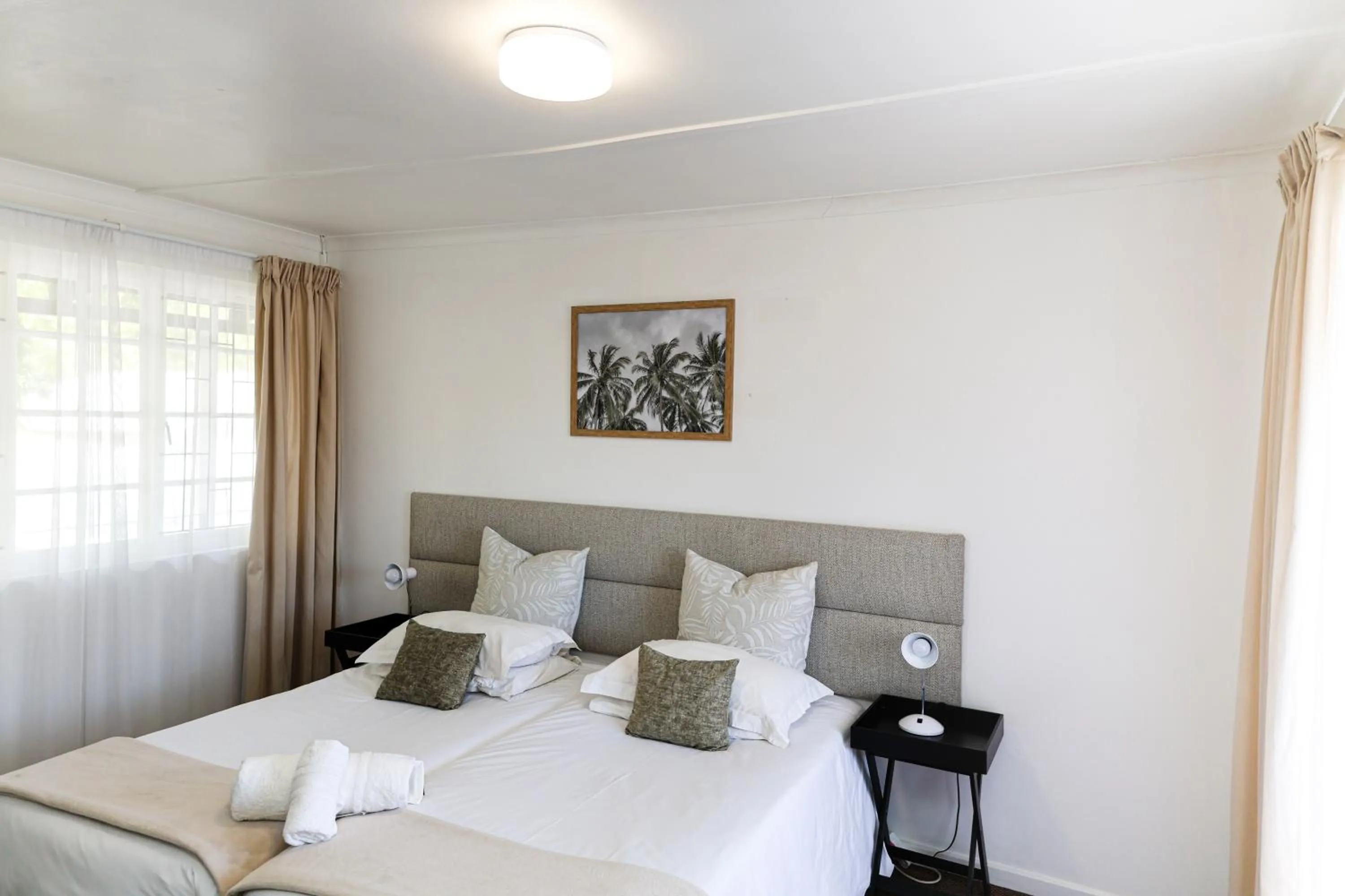 Bed in George Lodge International