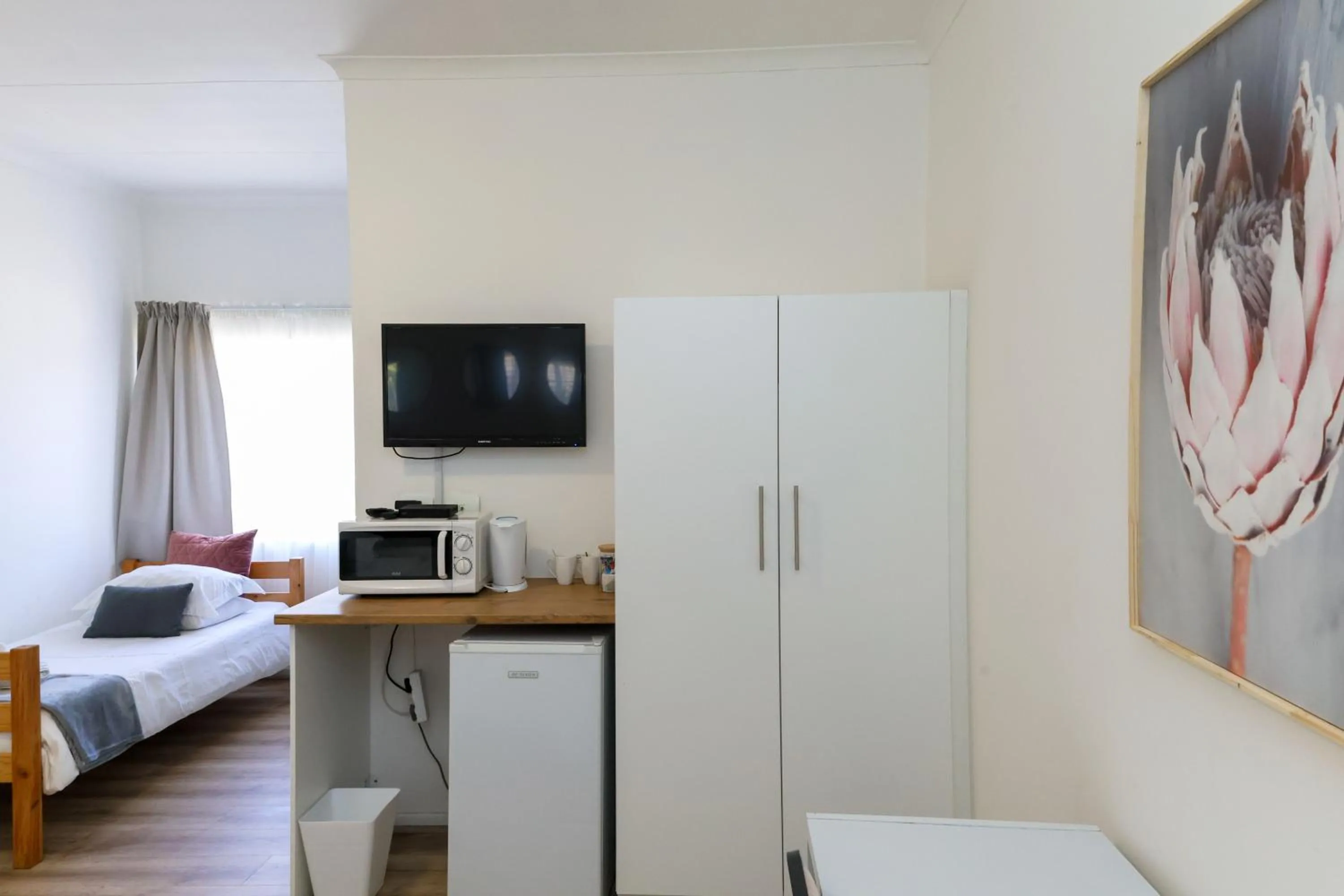 Bed in George Lodge International