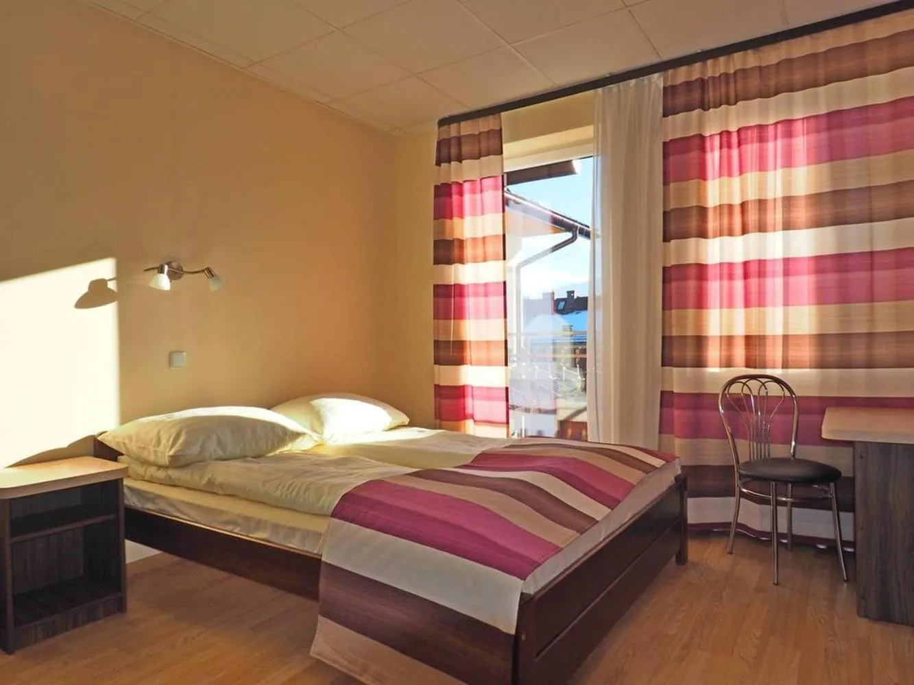 Photo of the whole room, Bed in DW Poronianka