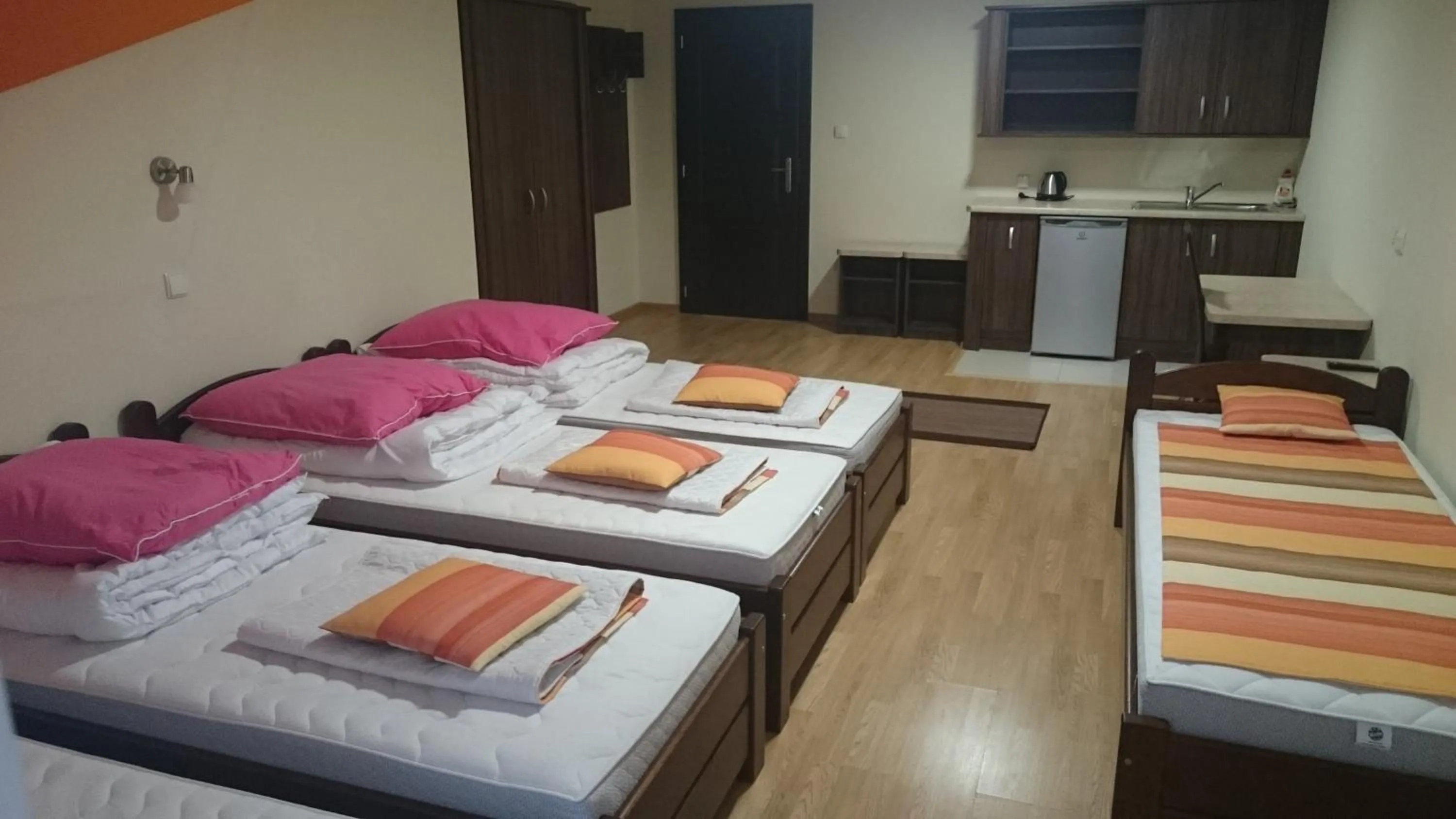 Photo of the whole room, Bed in DW Poronianka